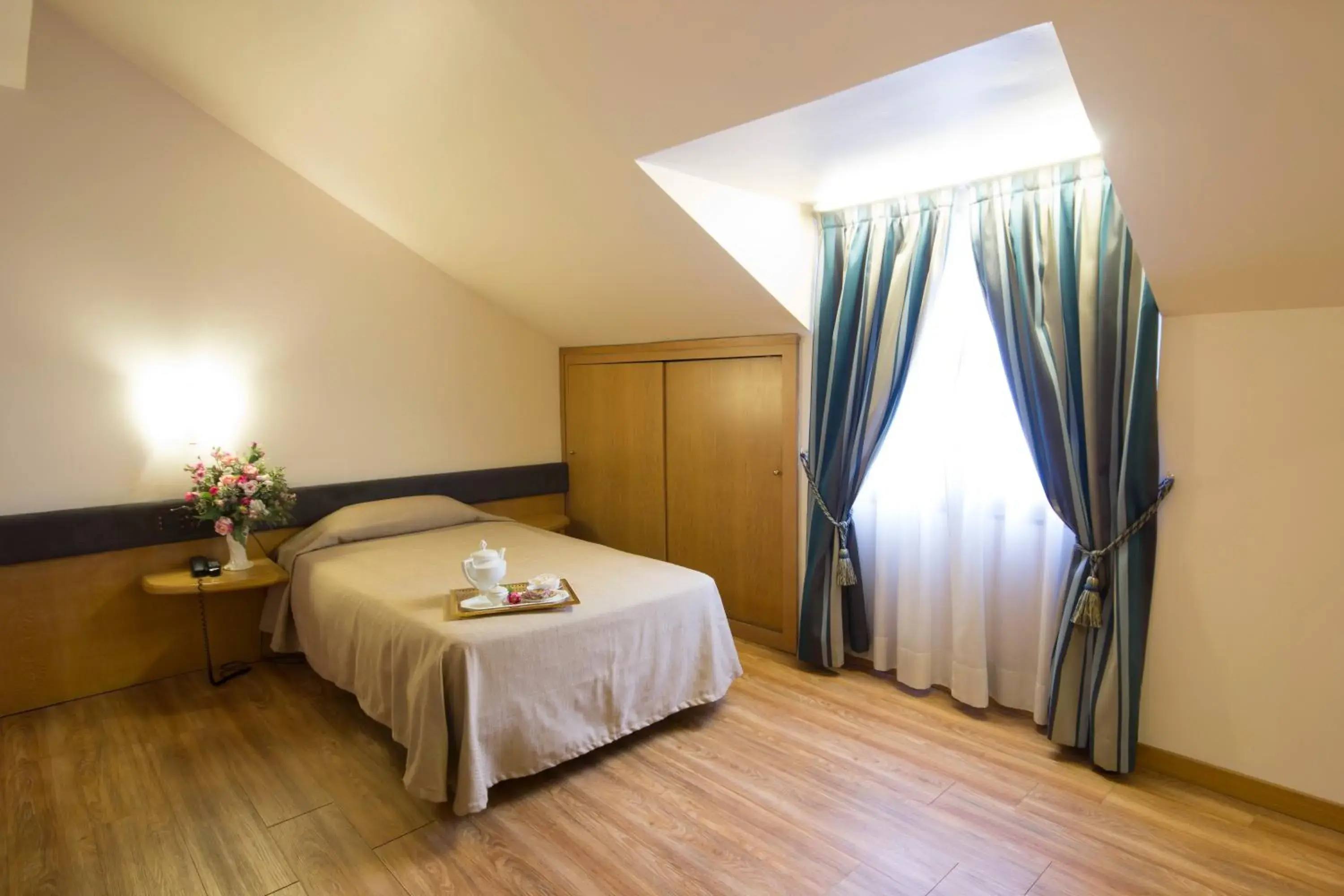 Photo of the whole room, Bed in Albert Hotel Photo of the whole room, Bed in Albert Hotel