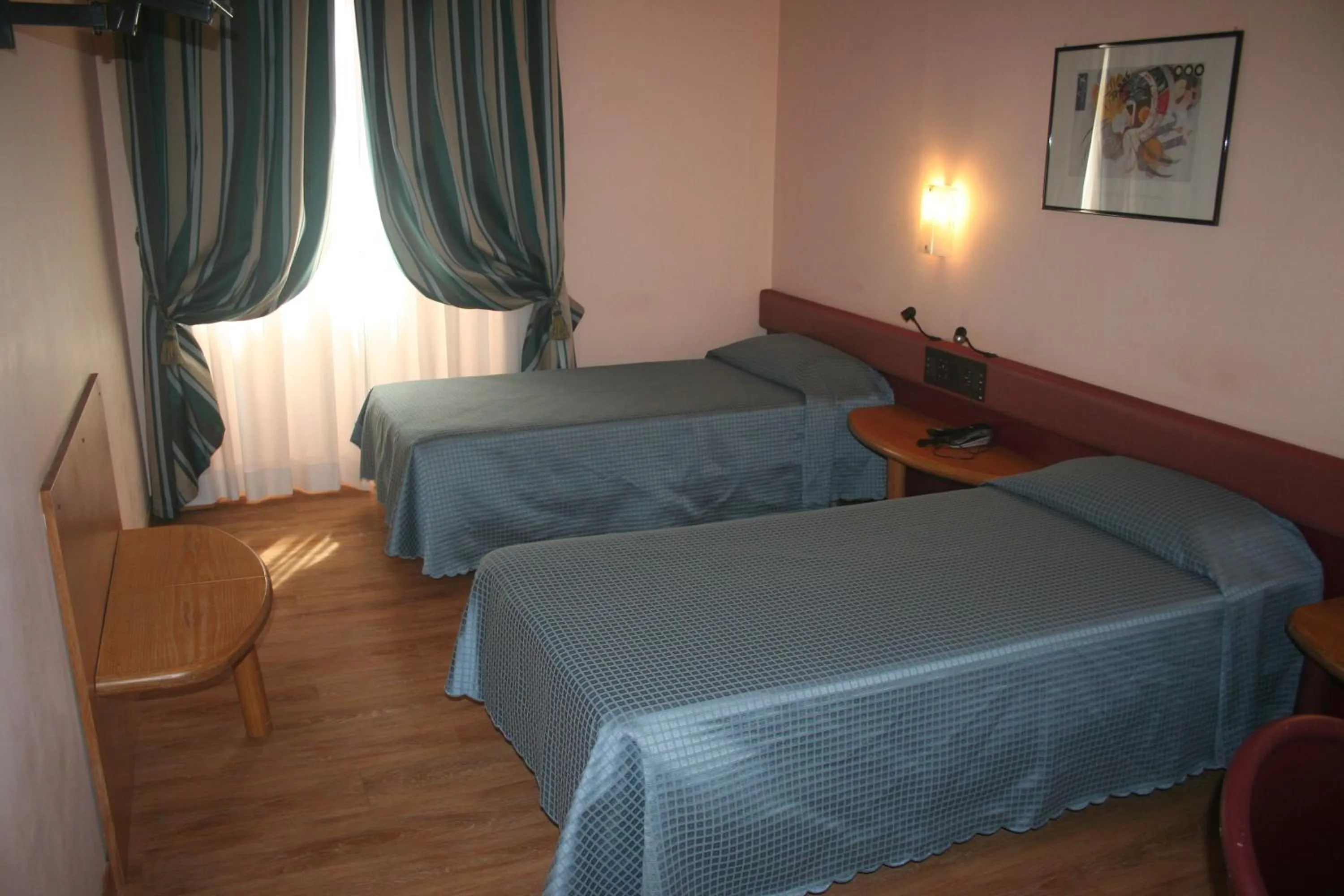 Photo of the whole room, Bed in Albert Hotel