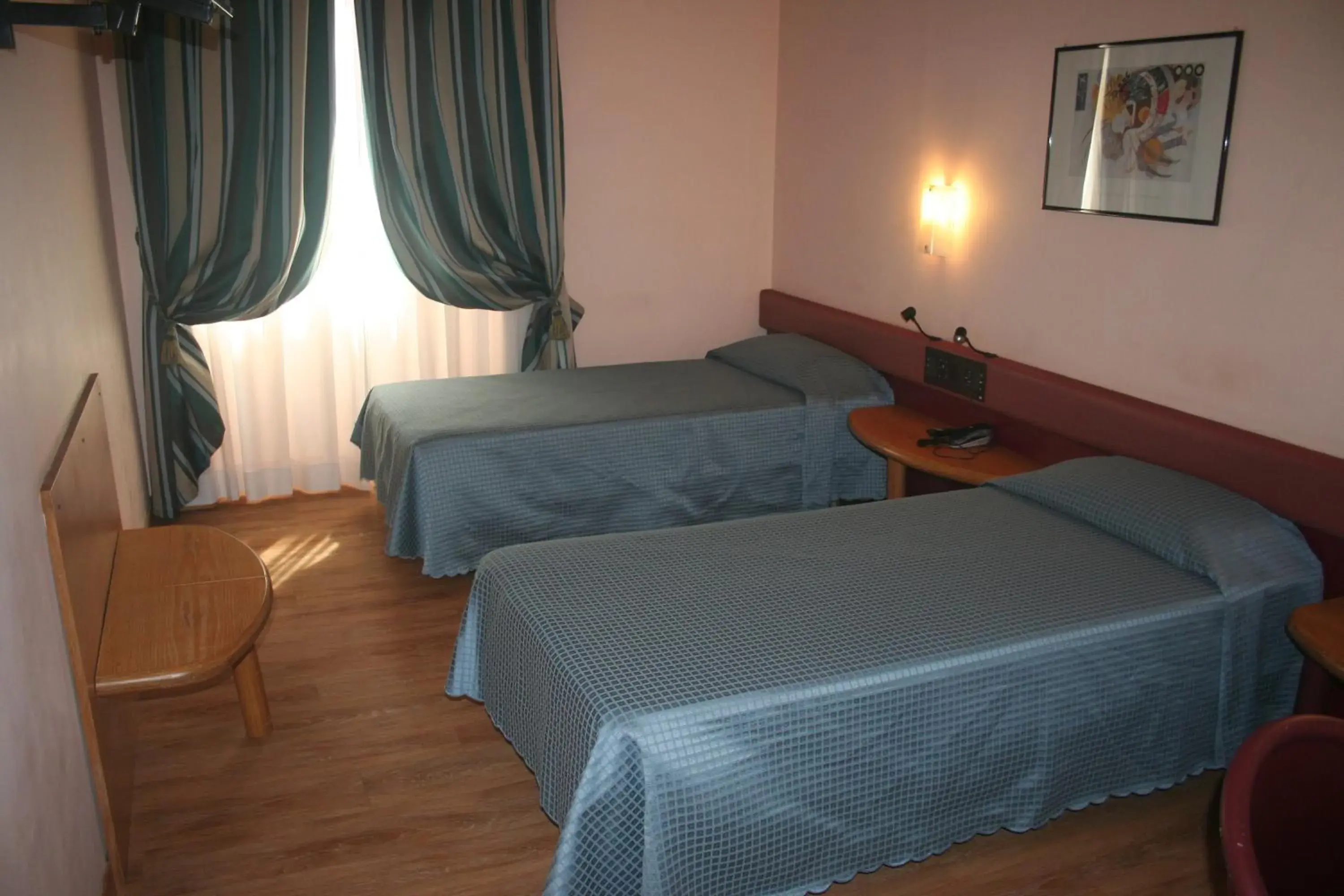 Photo of the whole room, Bed in Albert Hotel Photo of the whole room, Bed in Albert Hotel