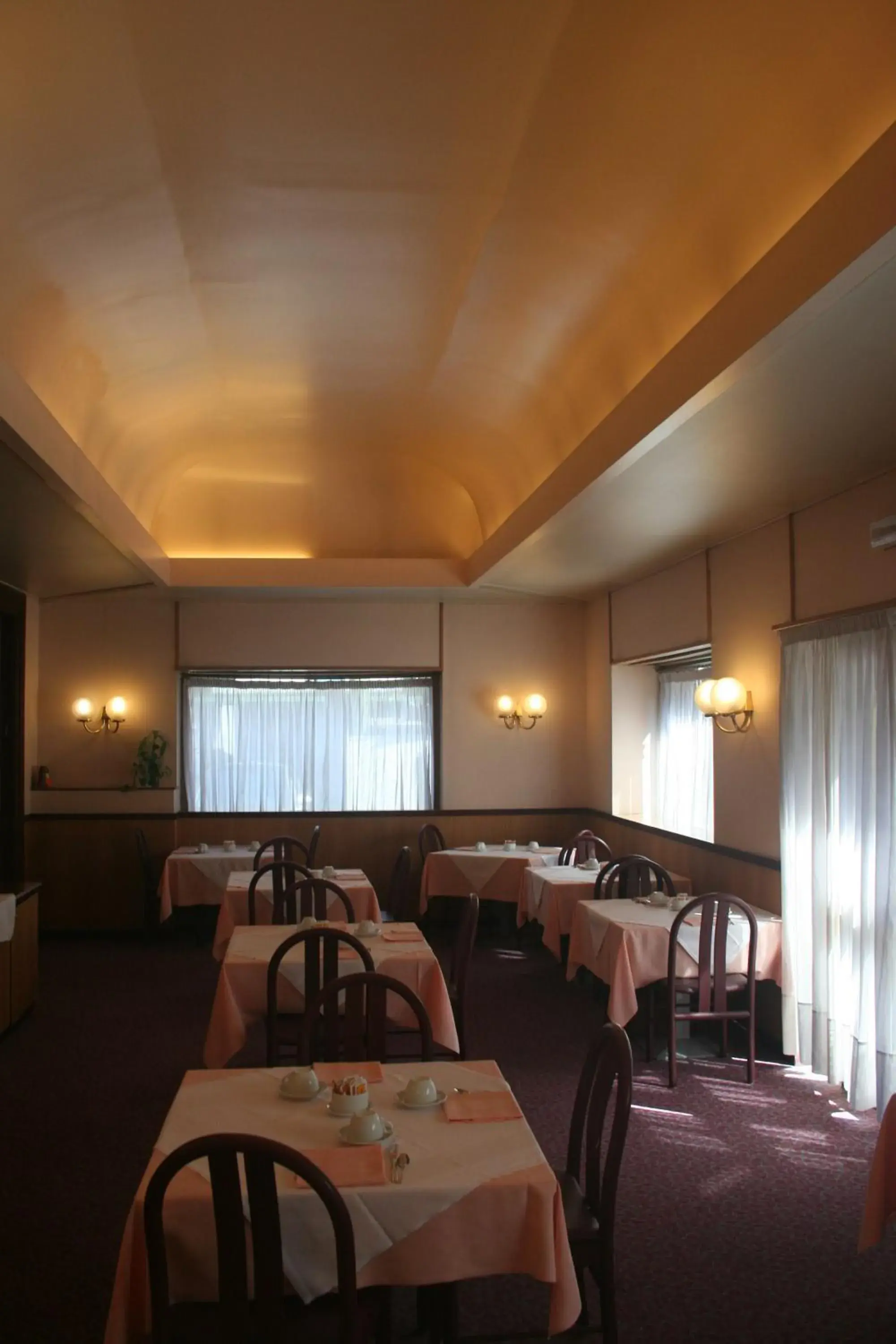 Restaurant/places to eat in Albert Hotel Restaurant/places to eat in Albert Hotel