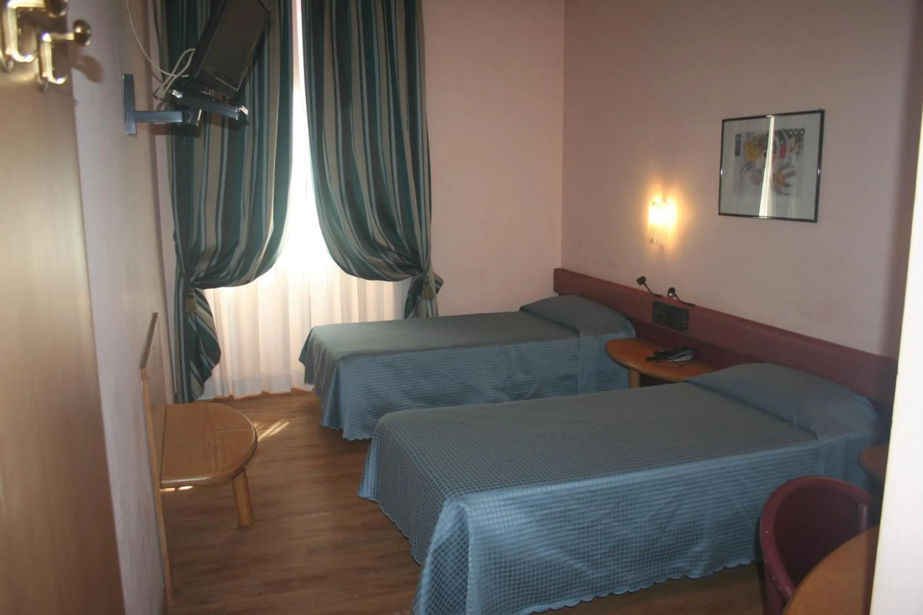 Photo of the whole room, Bed in Albert Hotel Photo of the whole room, Bed in Albert Hotel