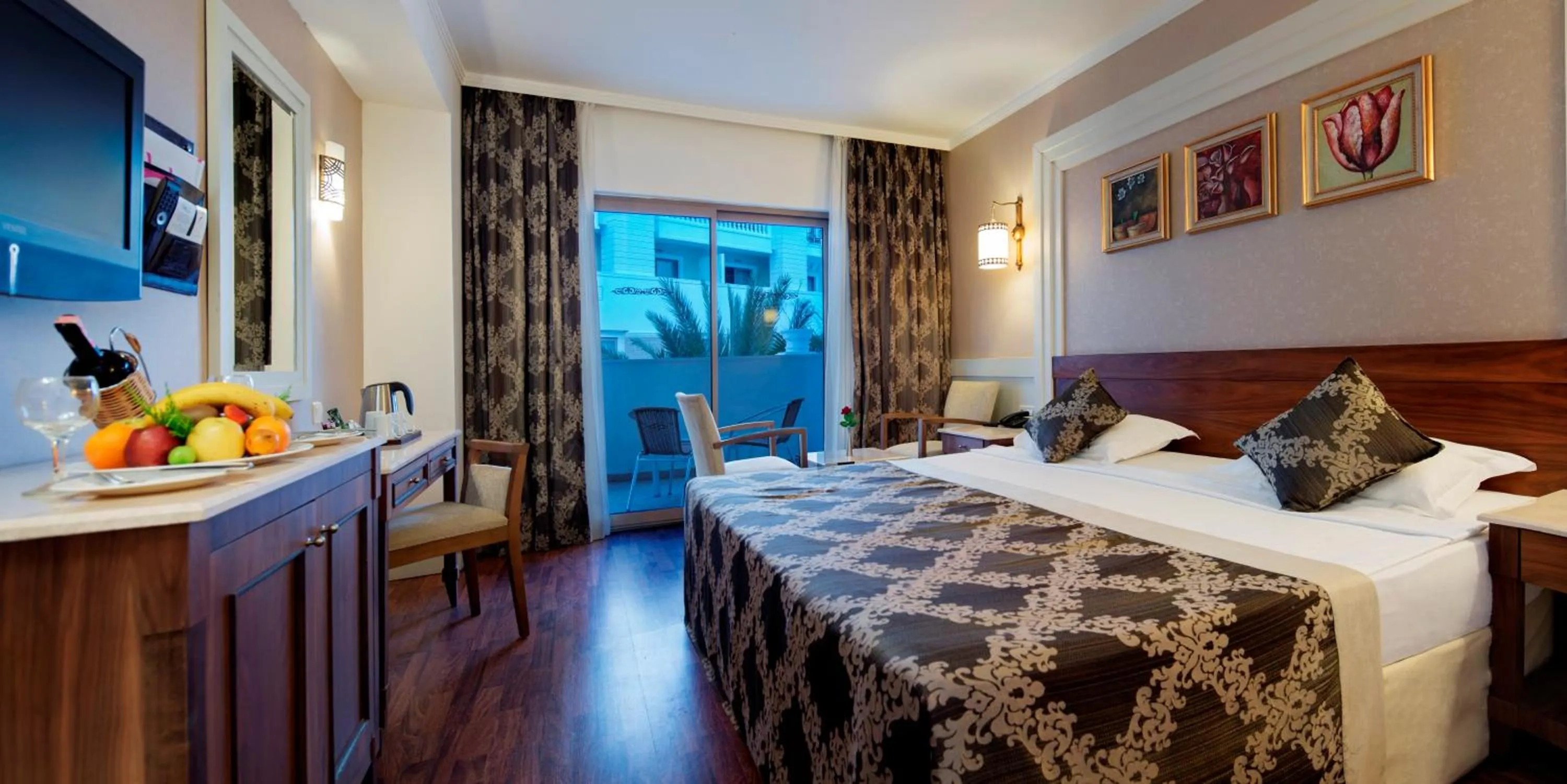 TV and multimedia, Bed in Alba Queen Hotel - Ultra All Inclusive