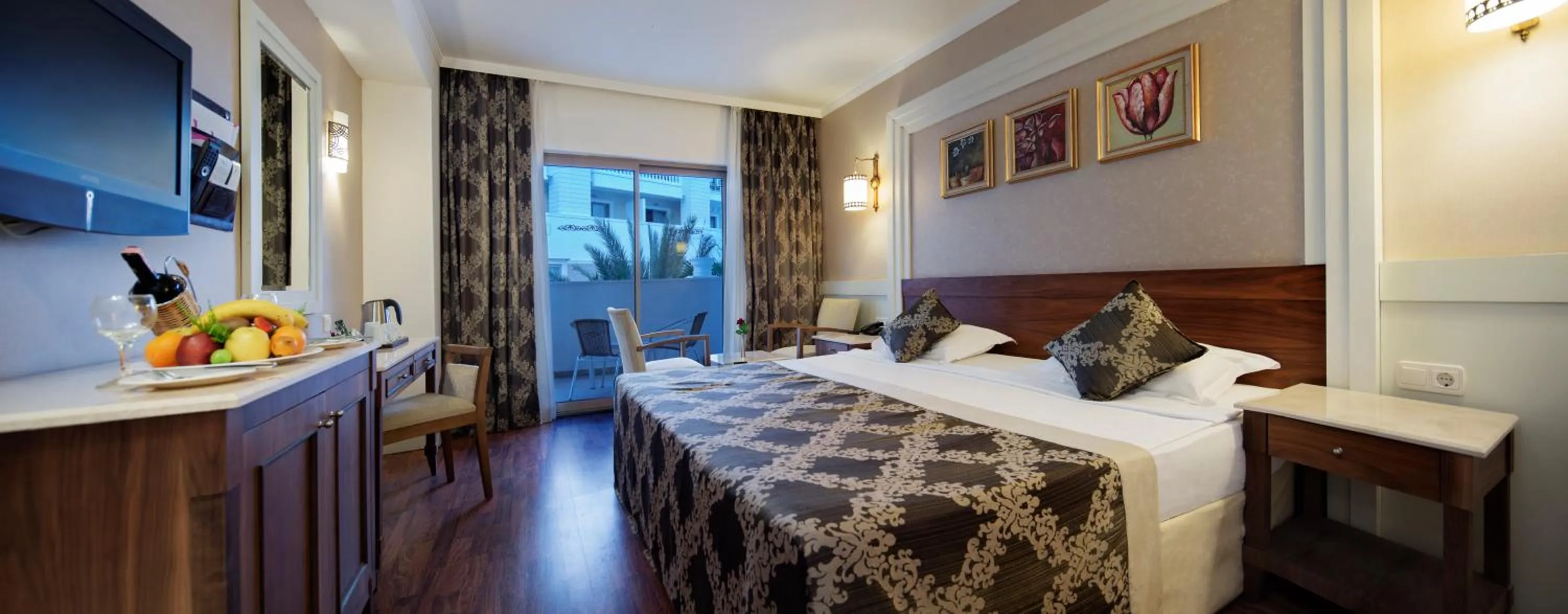TV and multimedia, Bed in Alba Queen Hotel - Ultra All Inclusive