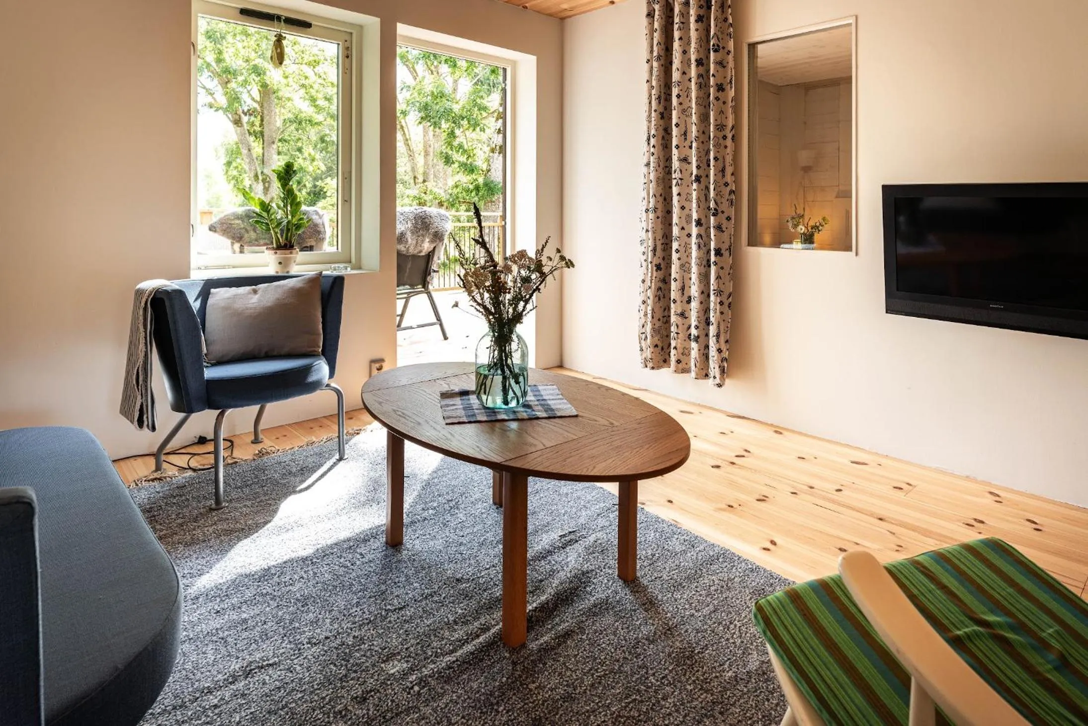 Living room in Ödevata Gårdshotell