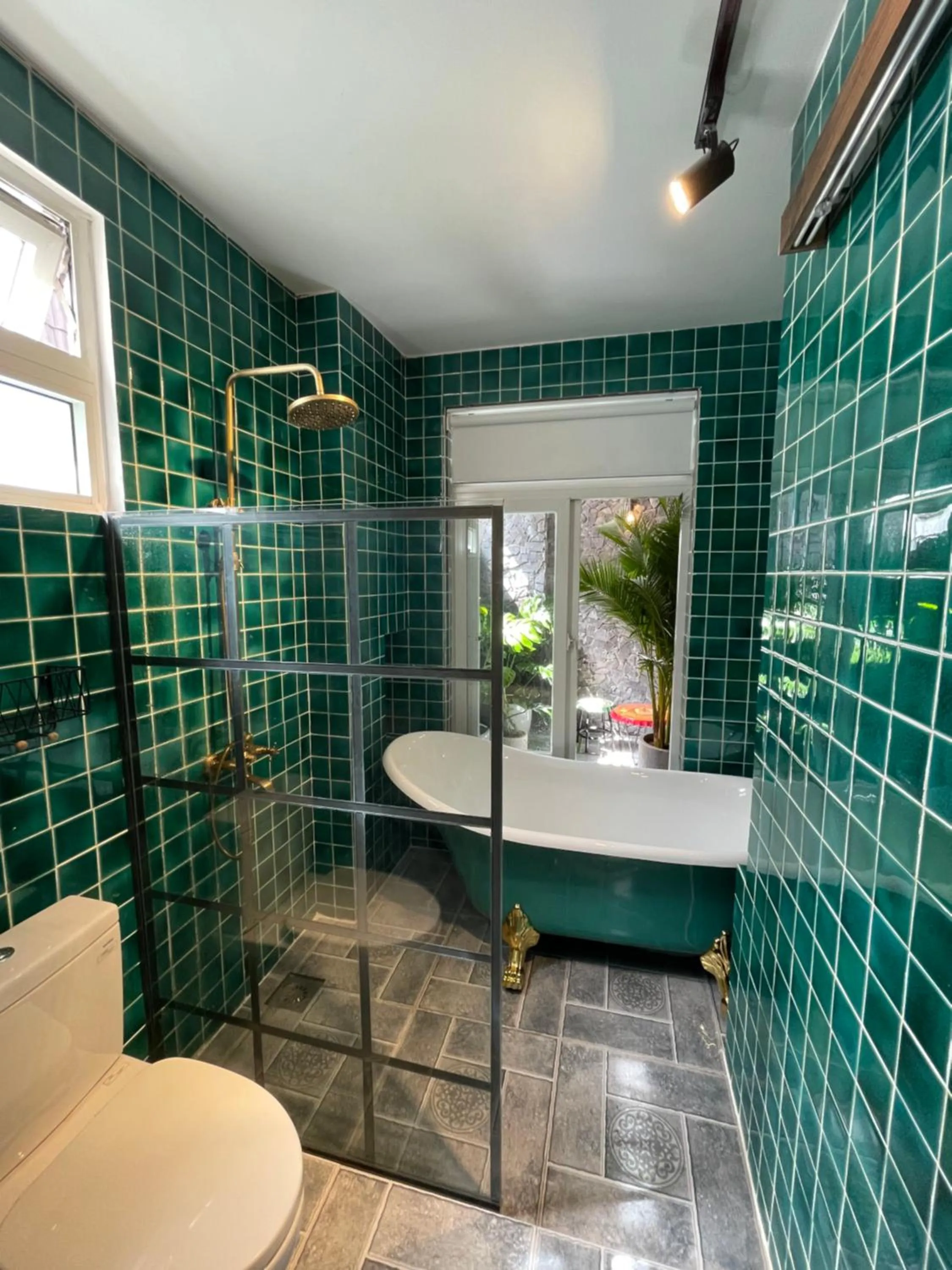 Hot Tub in Lucas Inn