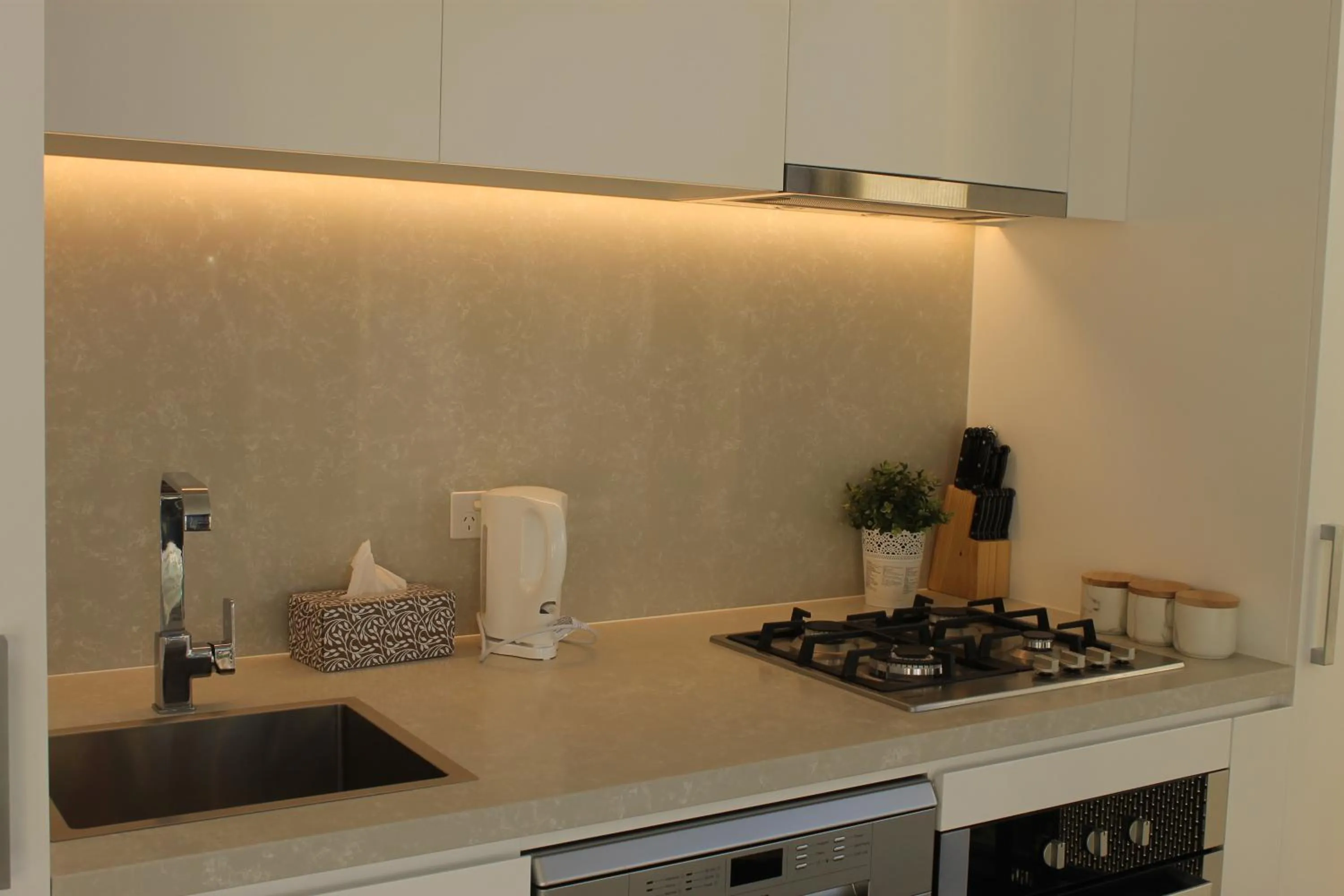 Kitchen or kitchenette in Spectacular Views of CBD by FV with Free Car Park