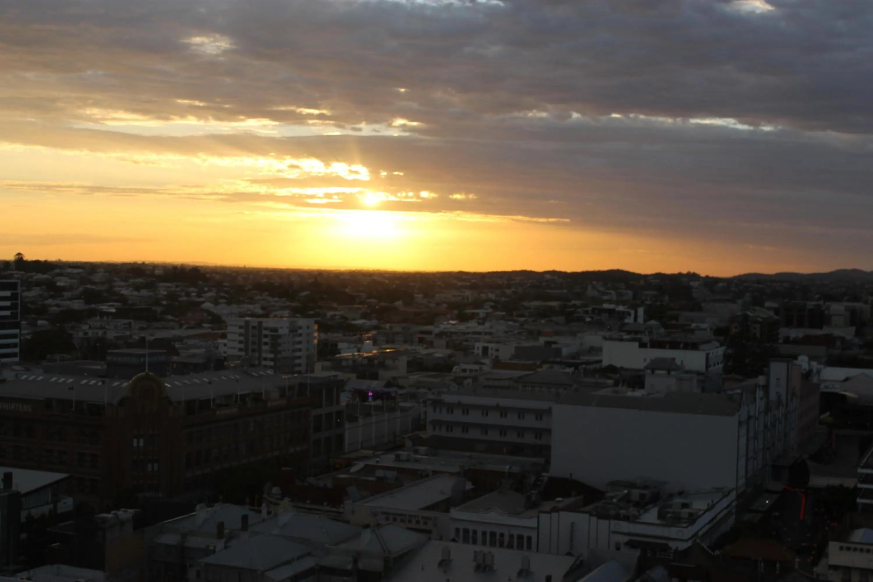 Spectacular Views of CBD by FV with Free Car Park