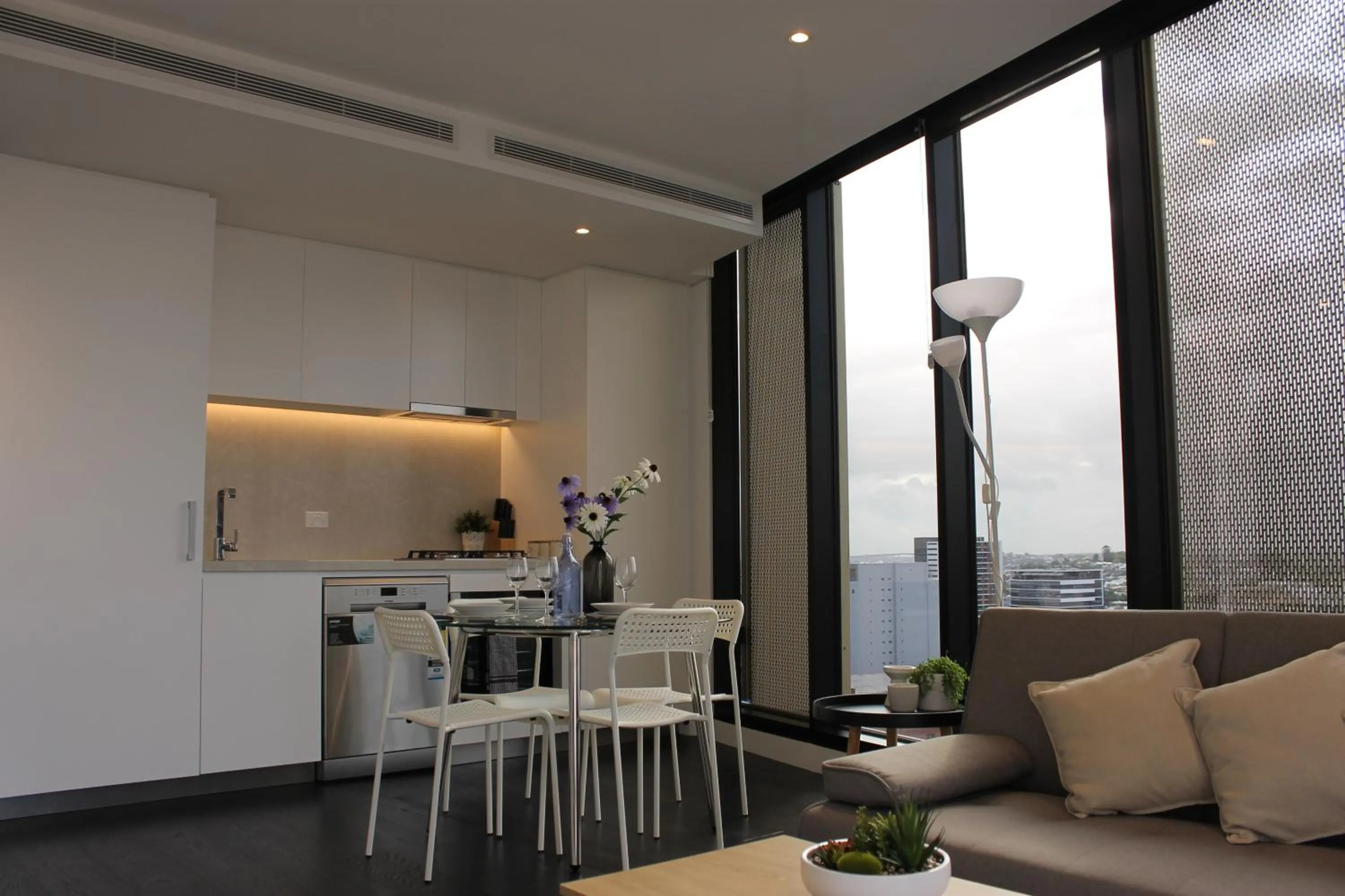 Spectacular Views of CBD by FV with Free Car Park