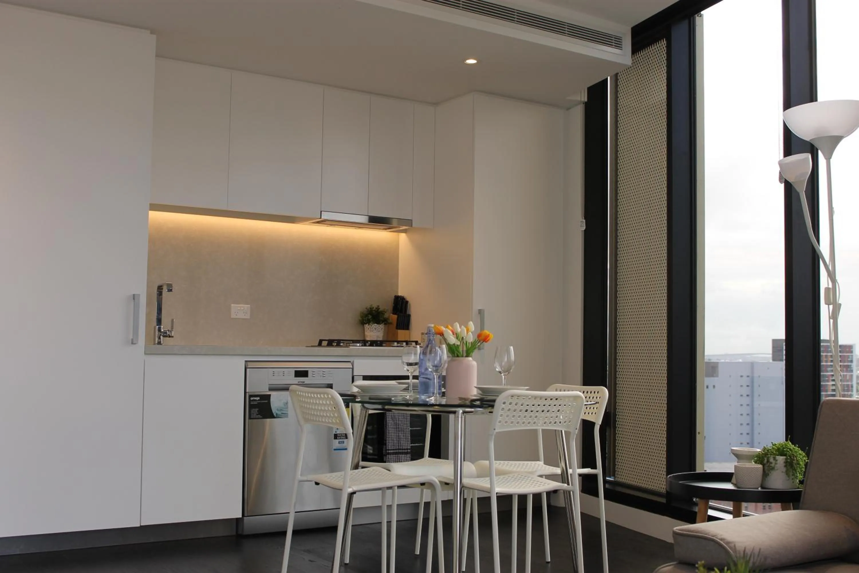 Restaurant/places to eat in Spectacular Views of CBD by FV with Free Car Park