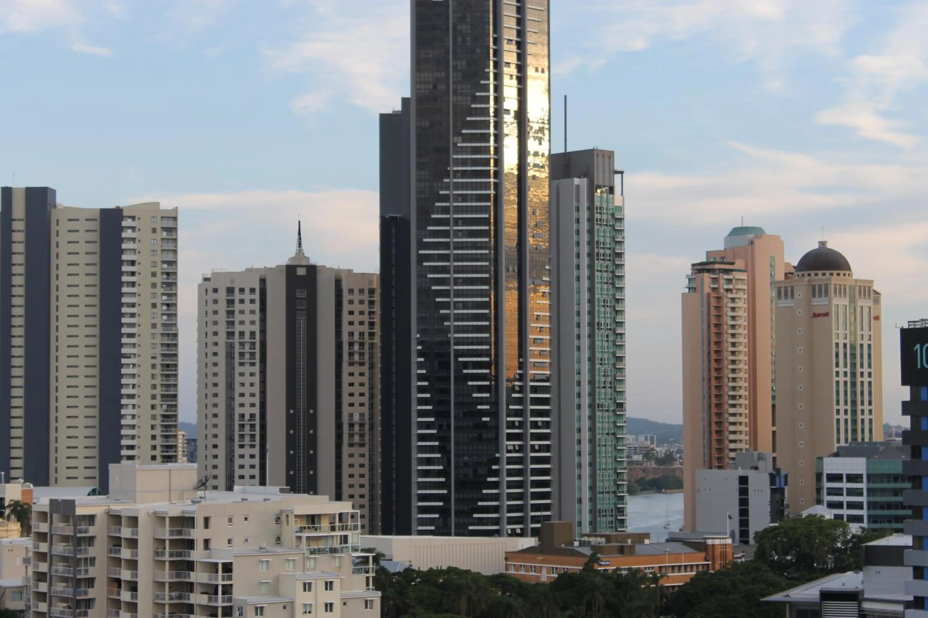 Spectacular Views of CBD by FV with Free Car Park