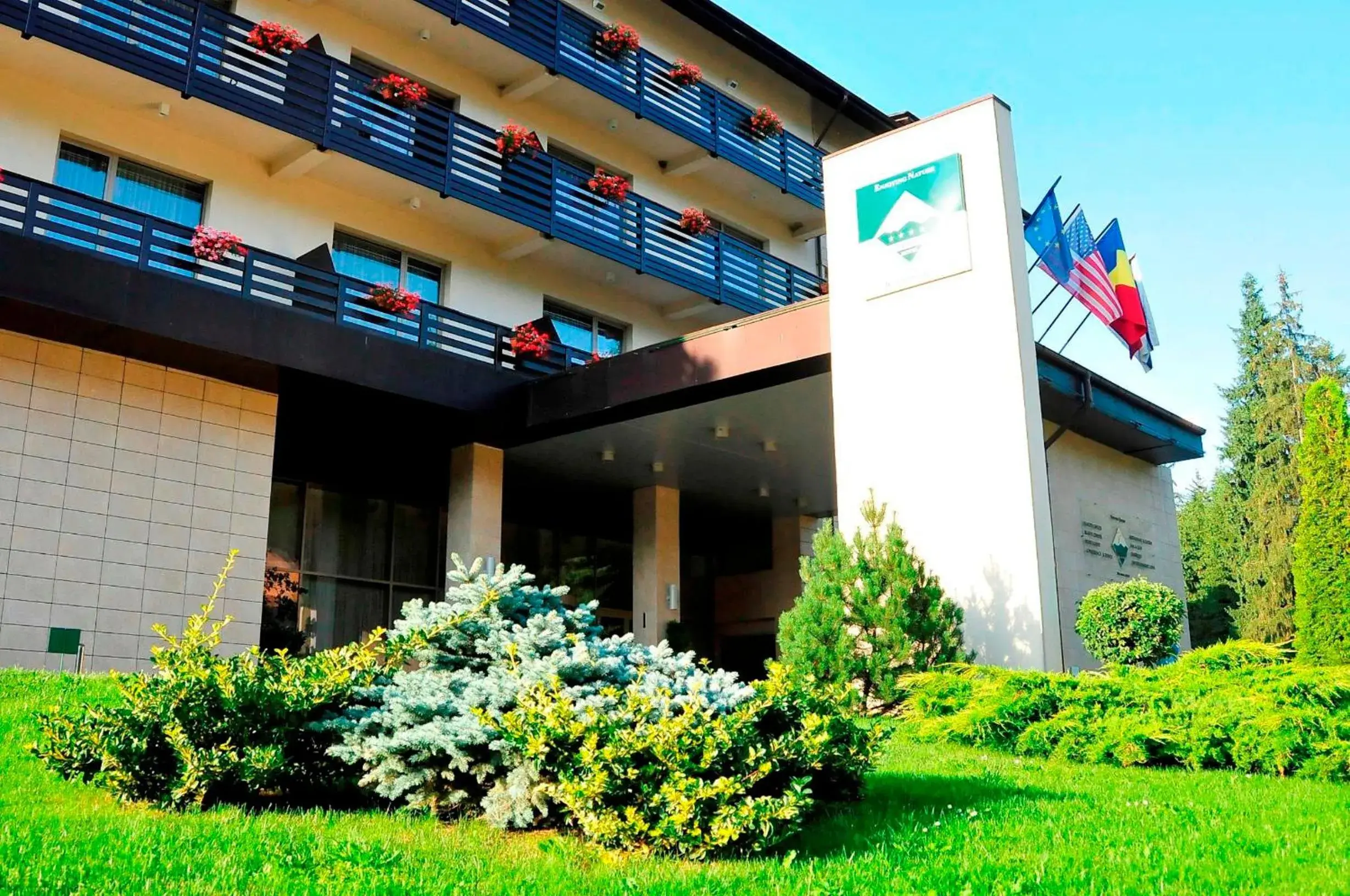 Facade/entrance in Hotel Clermont Facade/entrance in Hotel Clermont