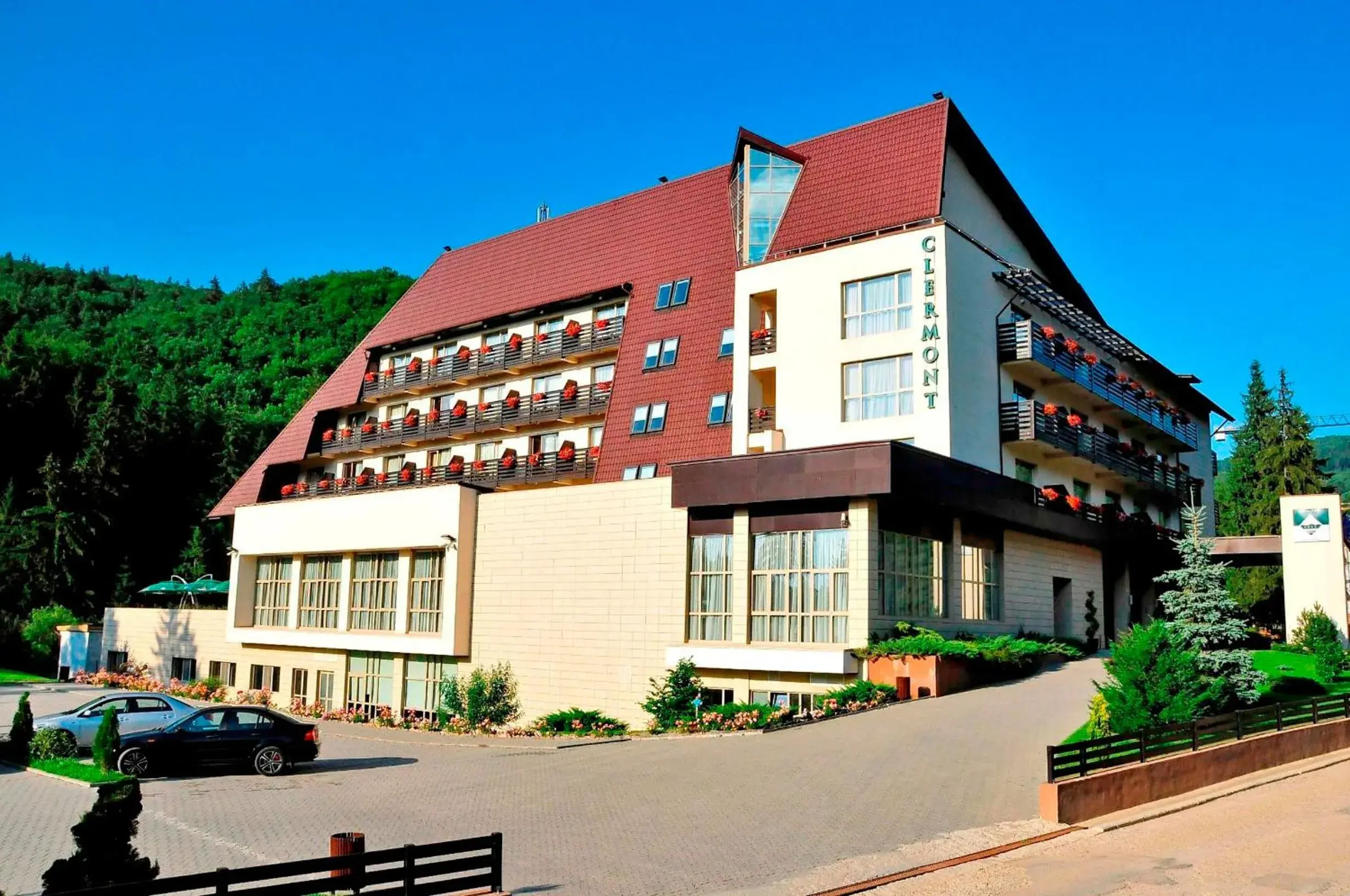 Facade/entrance in Hotel Clermont Facade/entrance in Hotel Clermont
