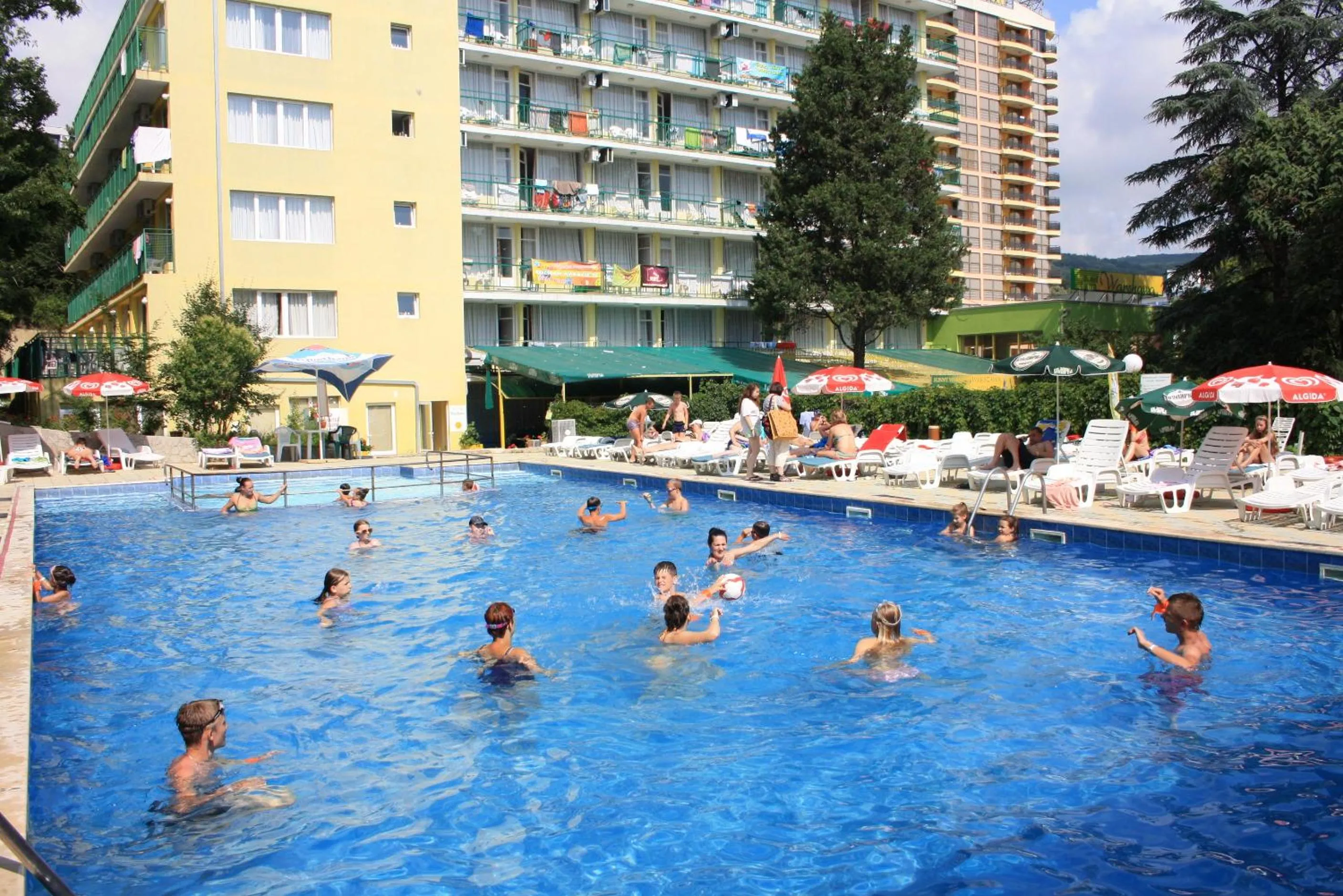 Swimming pool in Hotel Varshava