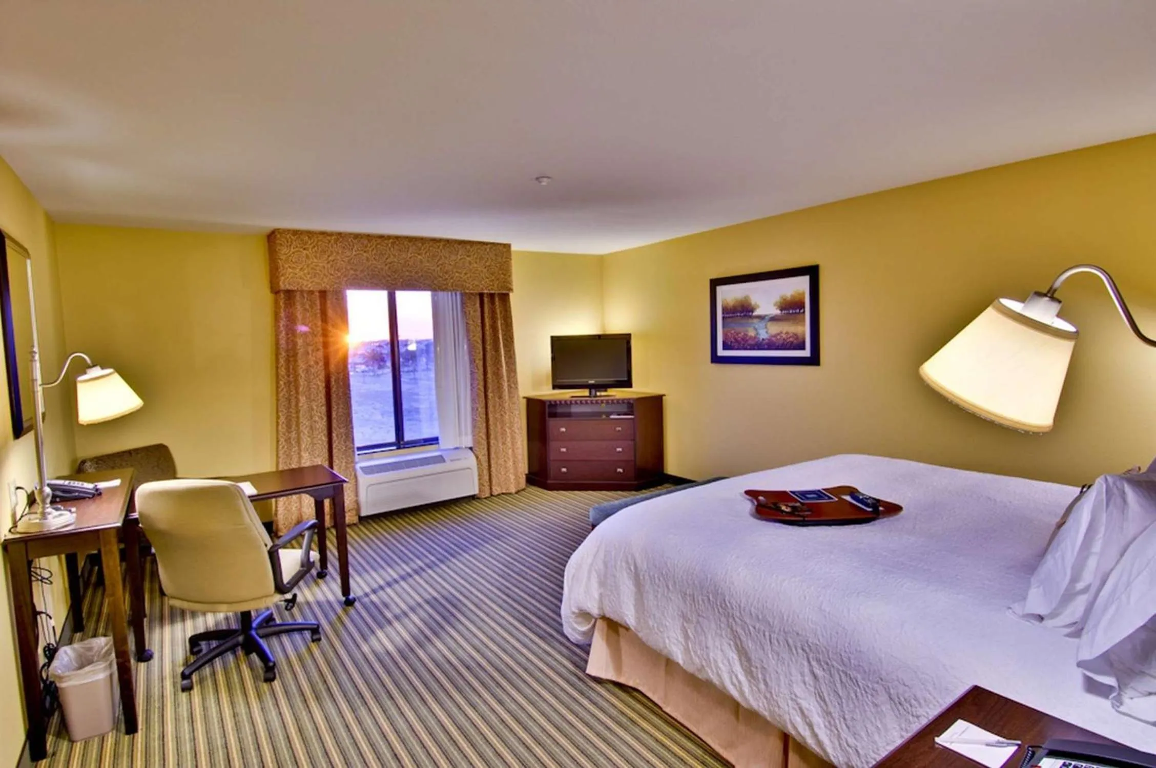 Bed in Hampton Inn & Suites Moreno Valley