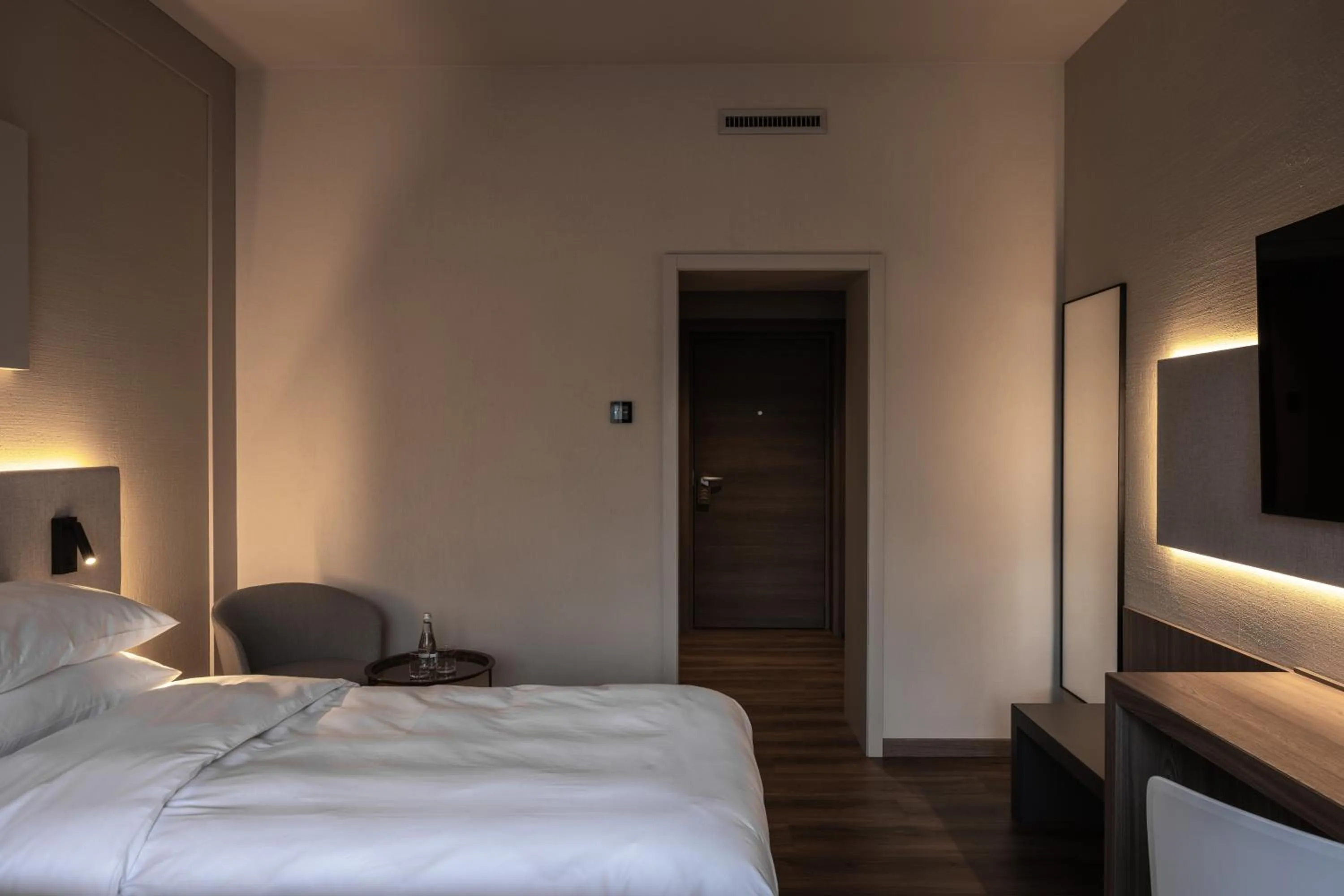 Bed in Mimi Hotel Chisinau Jolly Alon