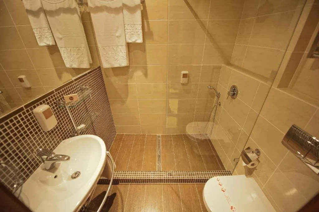 Shower in Jolly Alon Hotel & Business Center