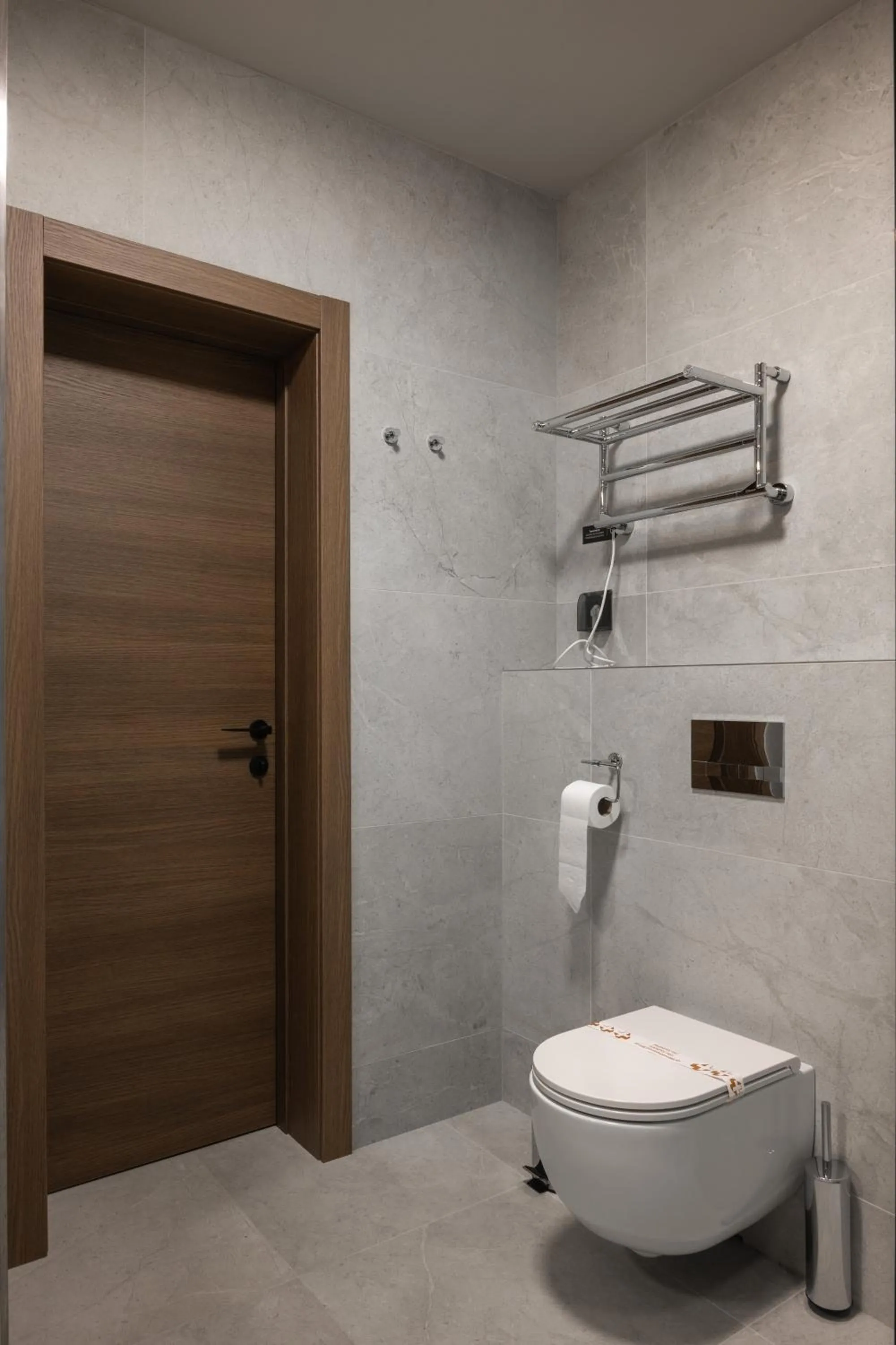 Toilet in Mimi Hotel Chisinau Jolly Alon