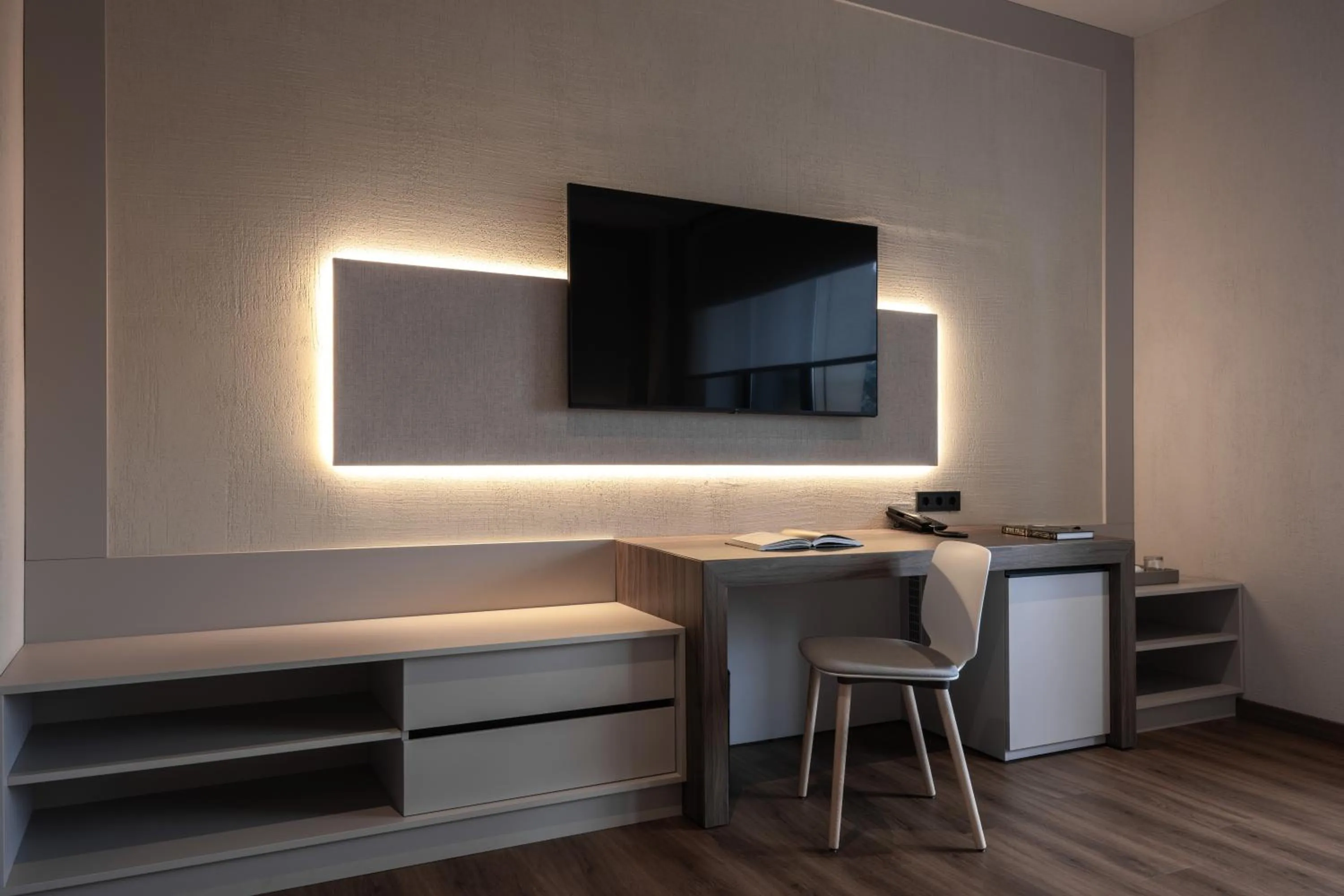 TV and multimedia in Mimi Hotel Chisinau Jolly Alon