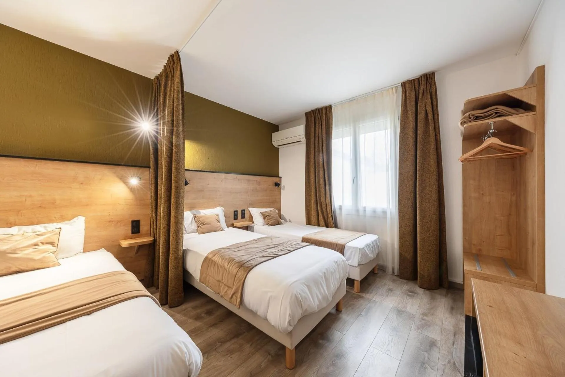 Bedroom, Bed in The Originals City, Hôtel Azur, Fos-sur-Mer