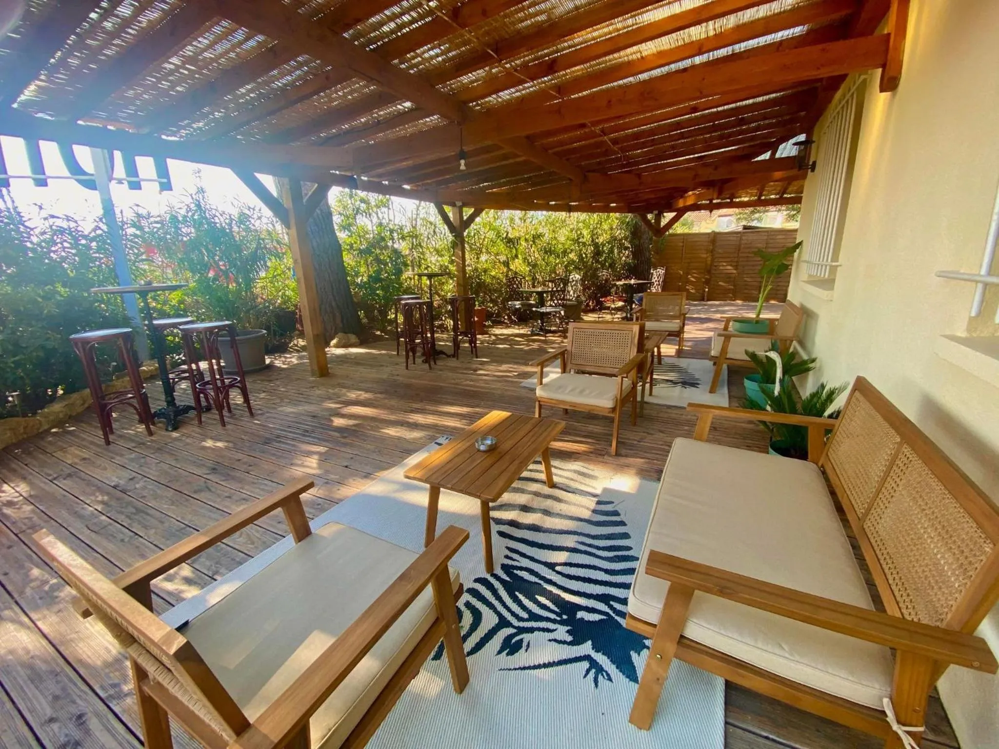 Patio in The Originals City, Hôtel Azur, Fos-sur-Mer