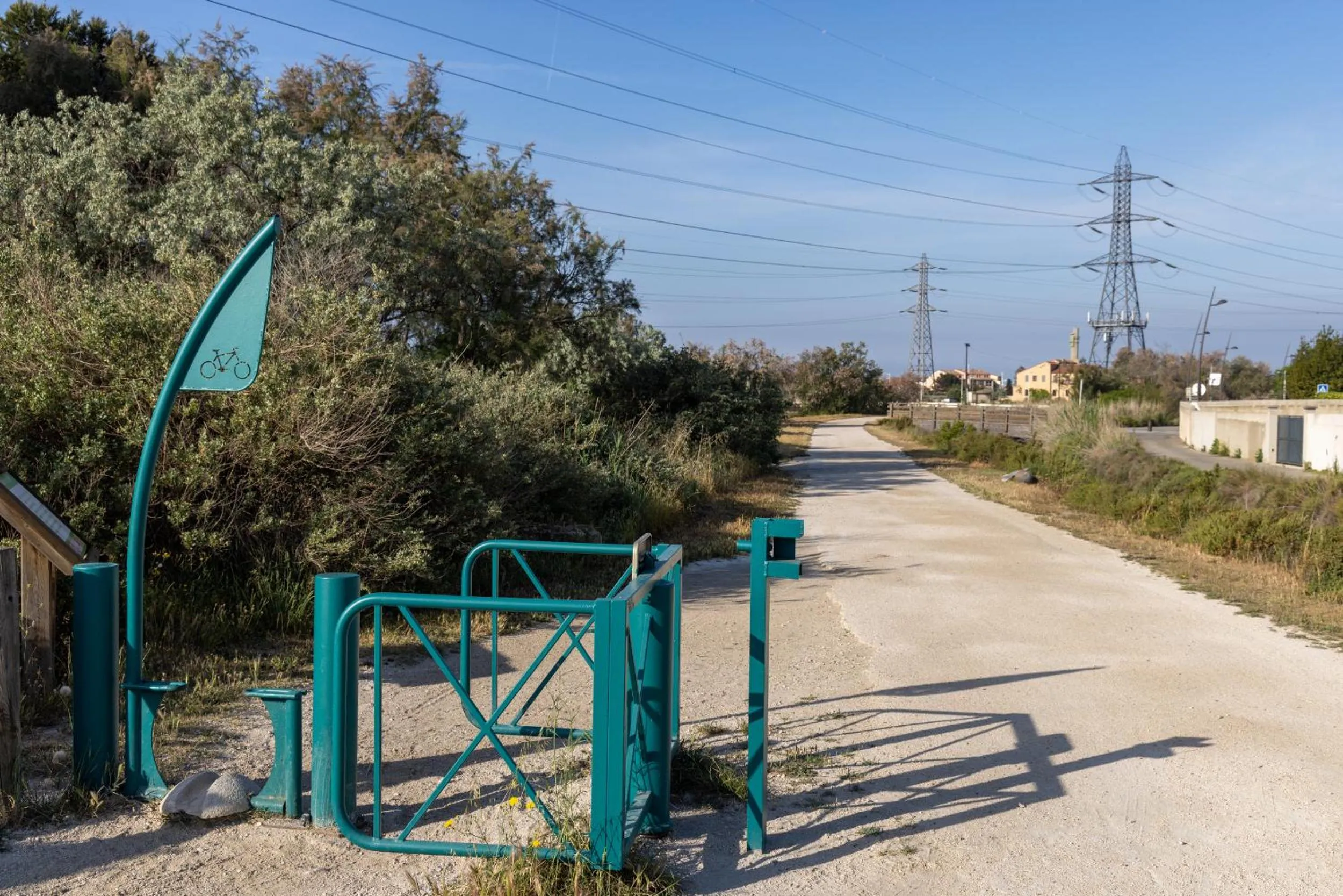 Hiking in The Originals City, Hôtel Azur, Fos-sur-Mer