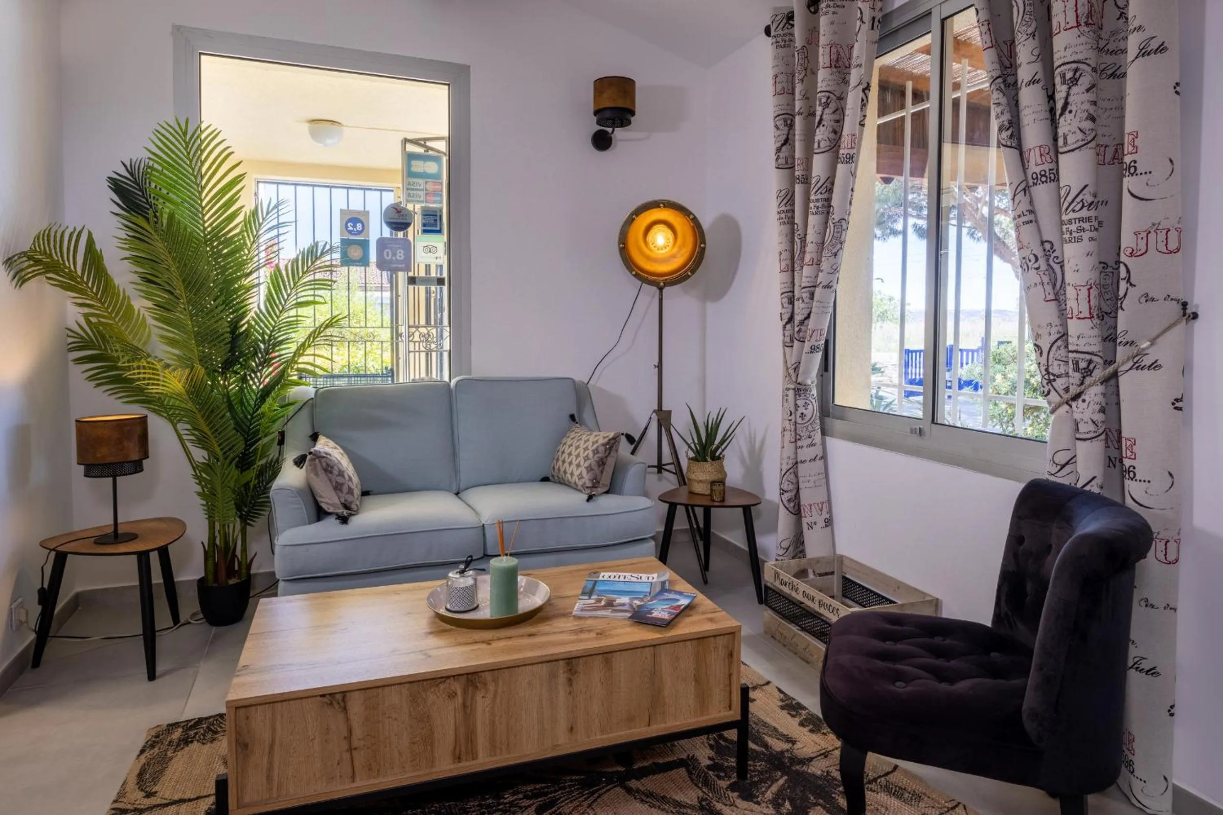 Living room in The Originals City, Hôtel Azur, Fos-sur-Mer