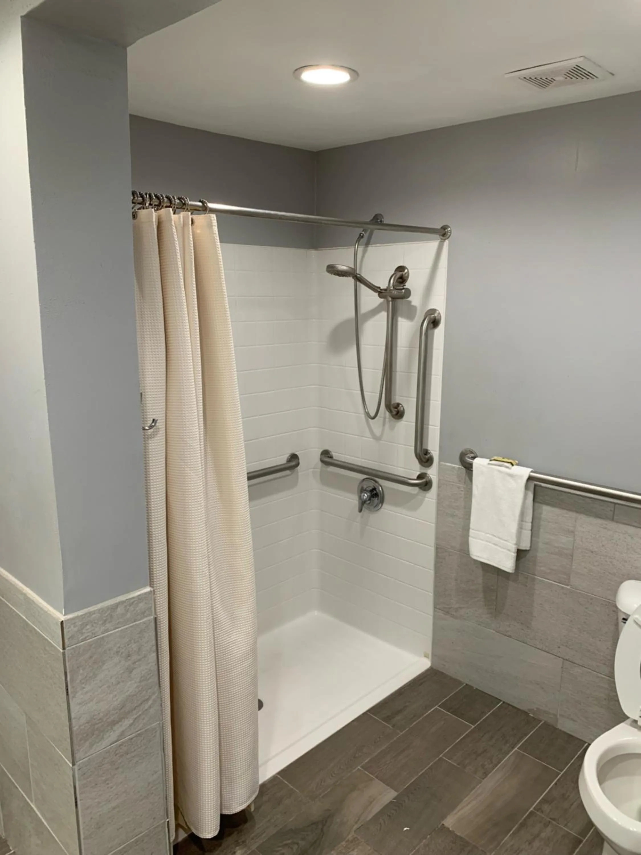 Alpine Inn & Suites Rockford