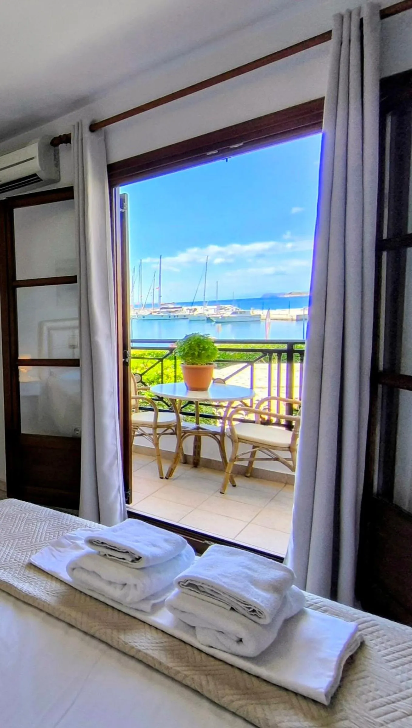 Property building, Bed in Anna Maria - Vanessa Apartments