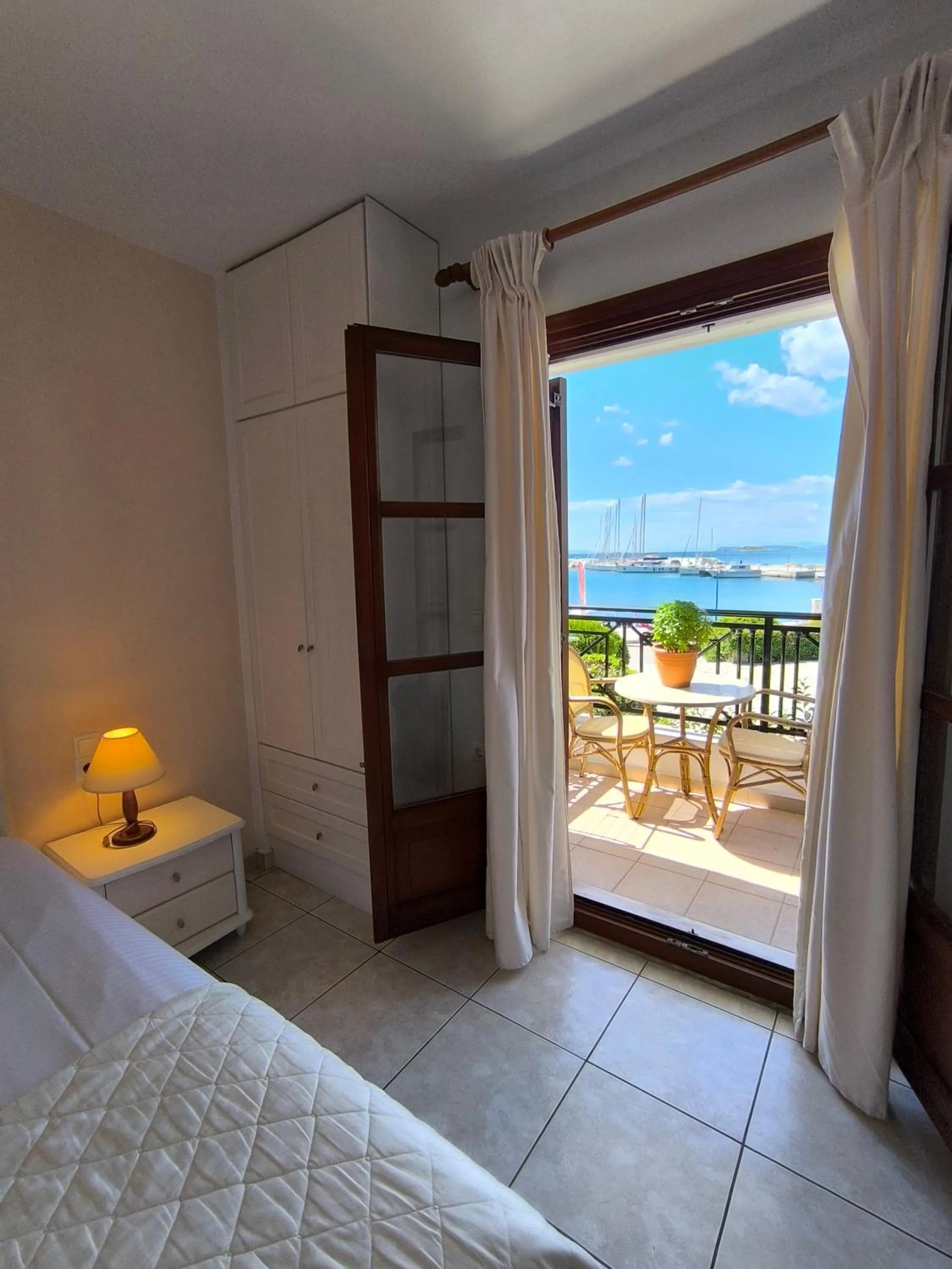 Property building, Bed in Anna Maria - Vanessa Apartments