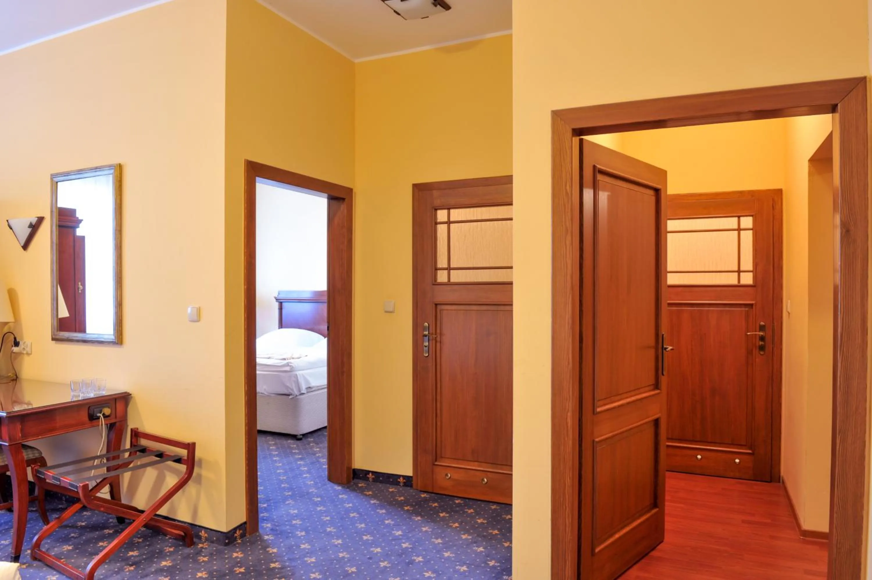 People, Bed in Stary Młyn