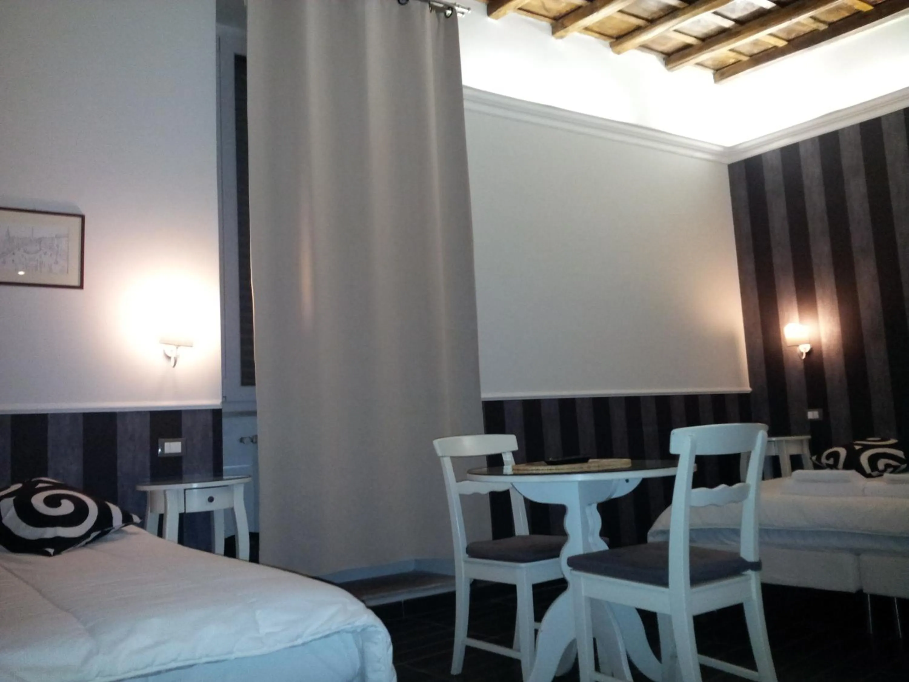Photo of the whole room, Bed in Navona Nice Room