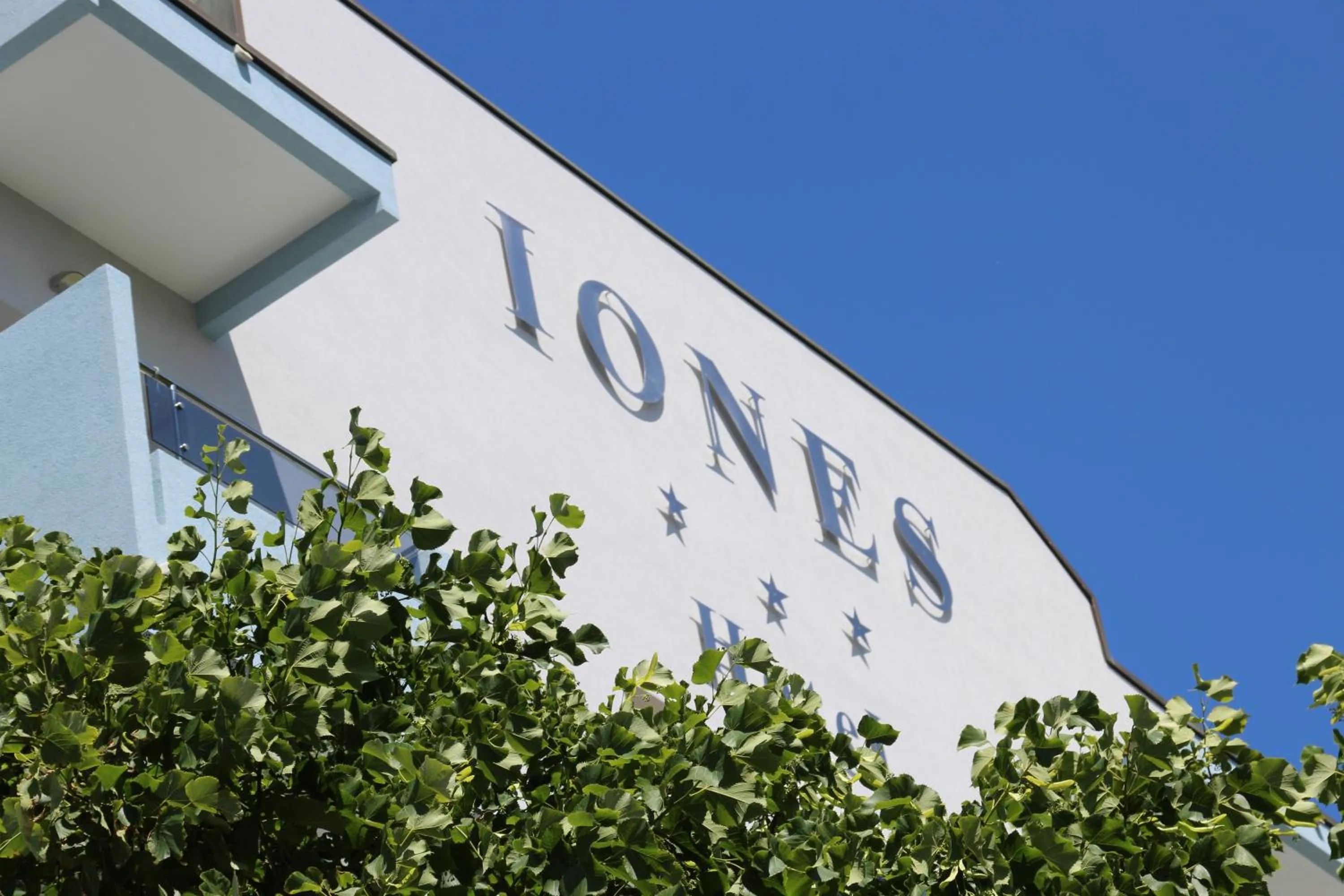 Property building in Hotel Iones