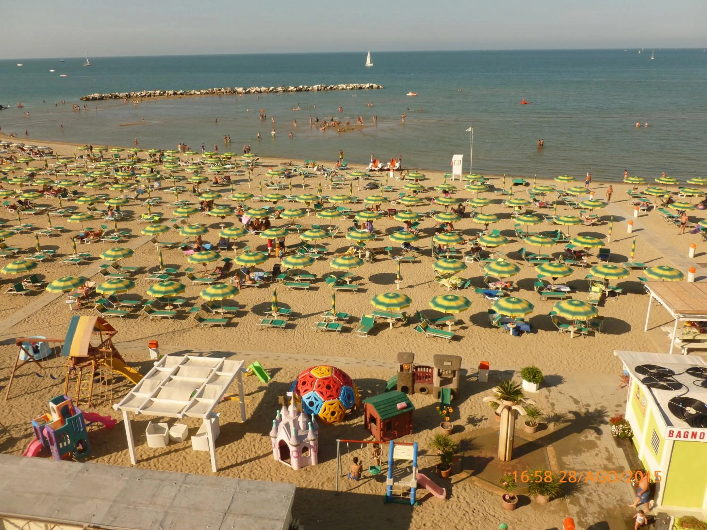 Beach in Hotel Iones