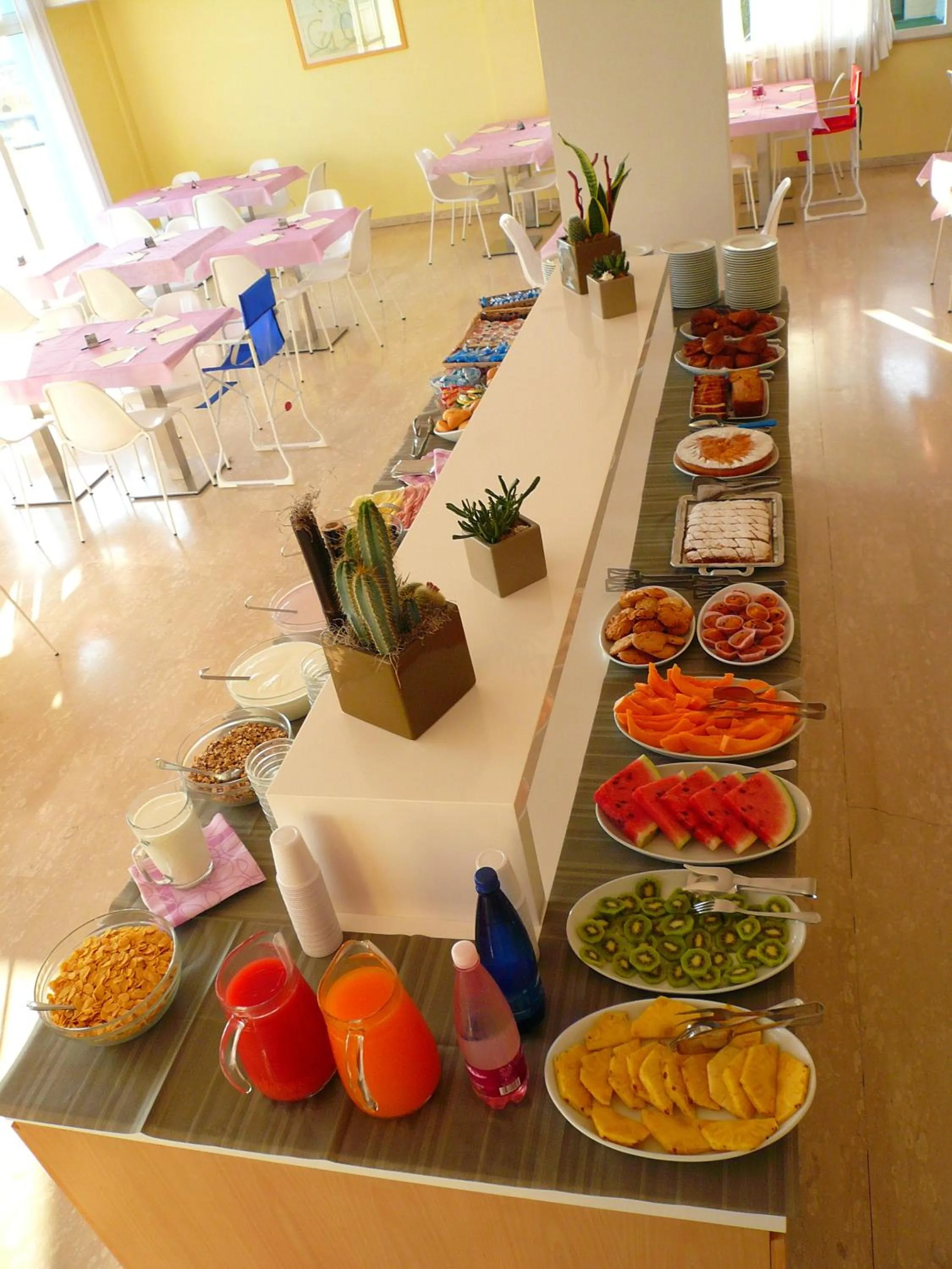 Food and drinks in Hotel Iones