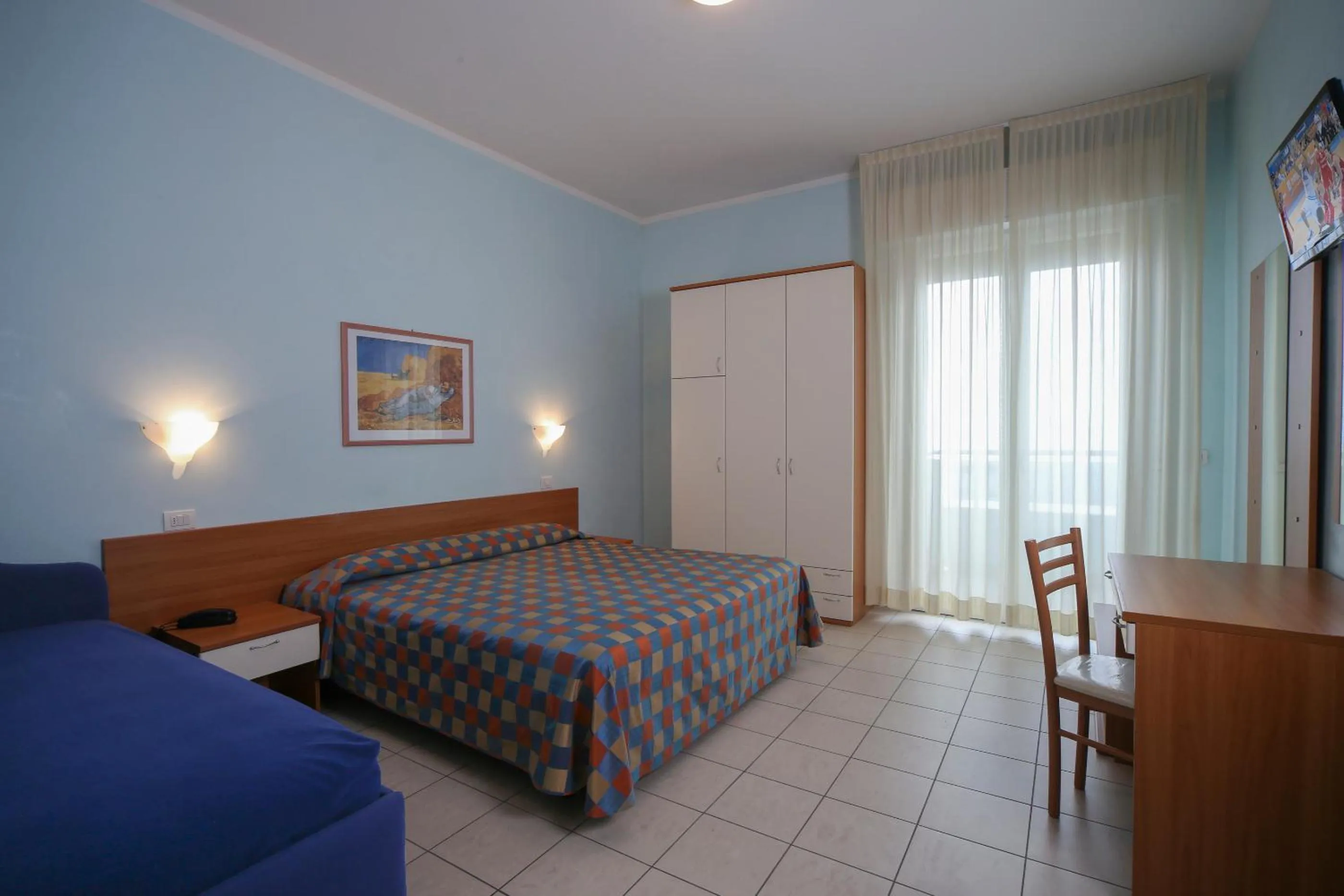 Photo of the whole room in Hotel Iones