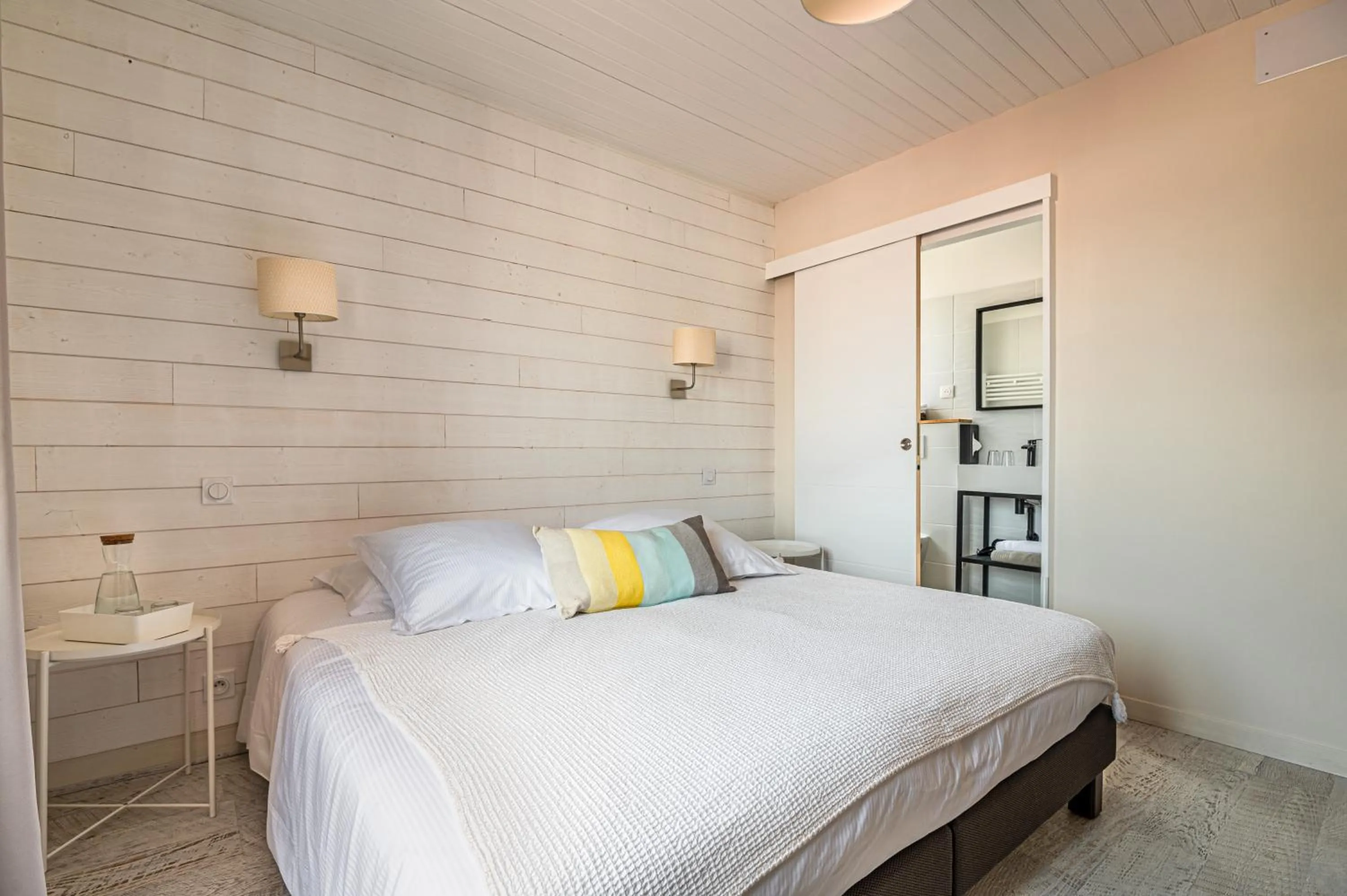 Bedroom, Bed in Hôtel de charme & SPA Le Grand Large