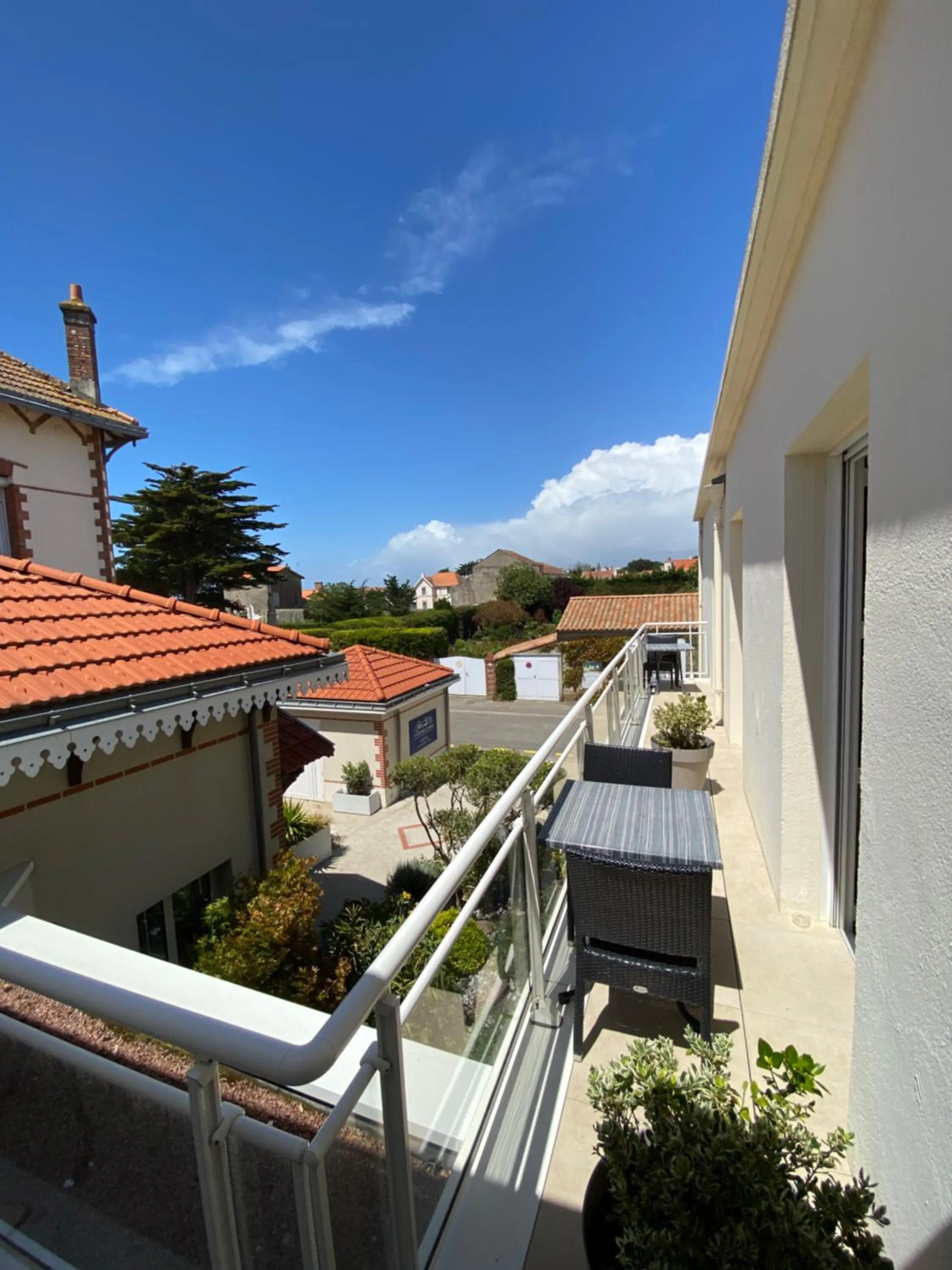 Balcony/Terrace in Hôtel de charme & SPA Le Grand Large