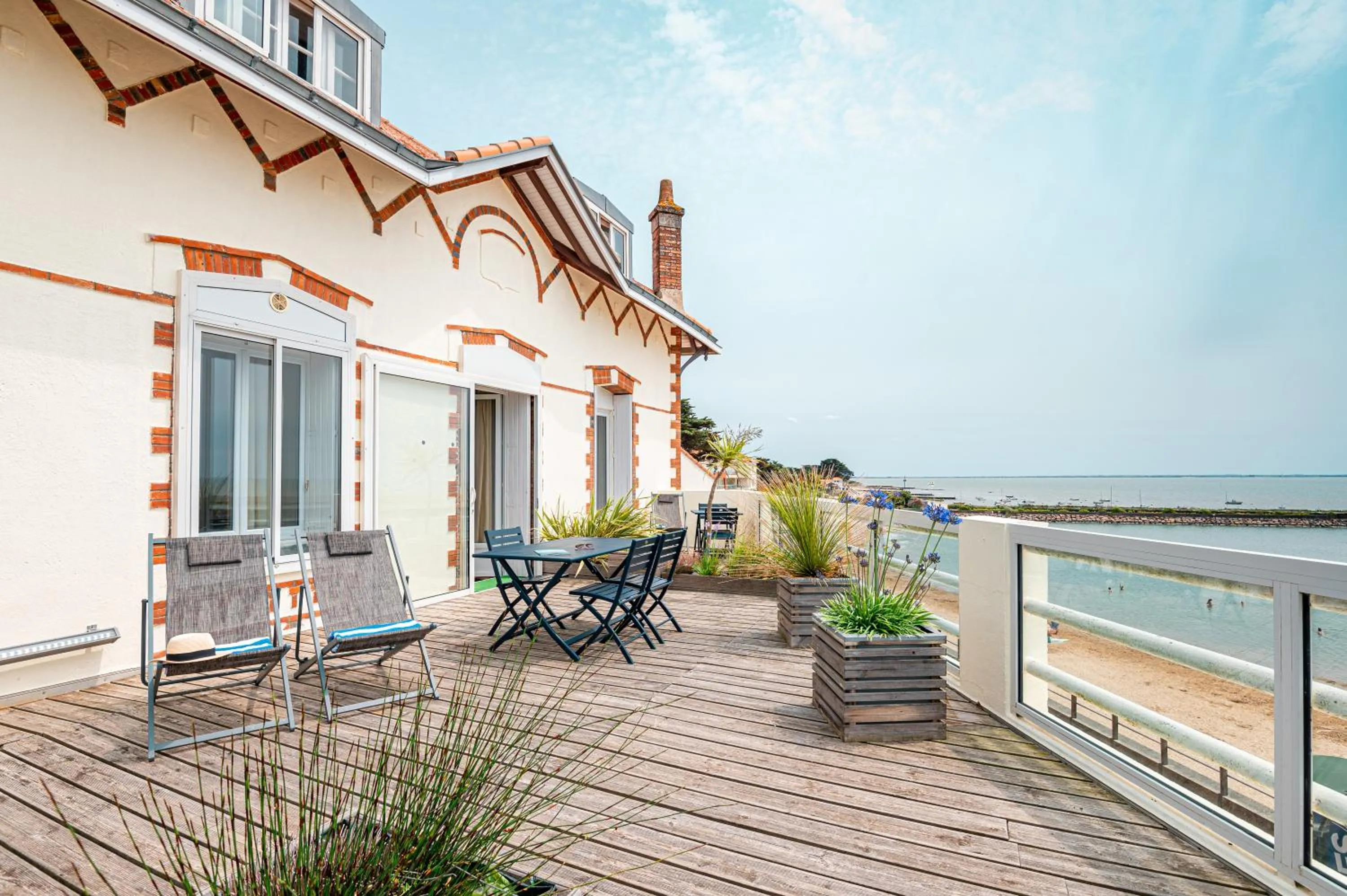 Balcony/Terrace in Hôtel de charme & SPA Le Grand Large