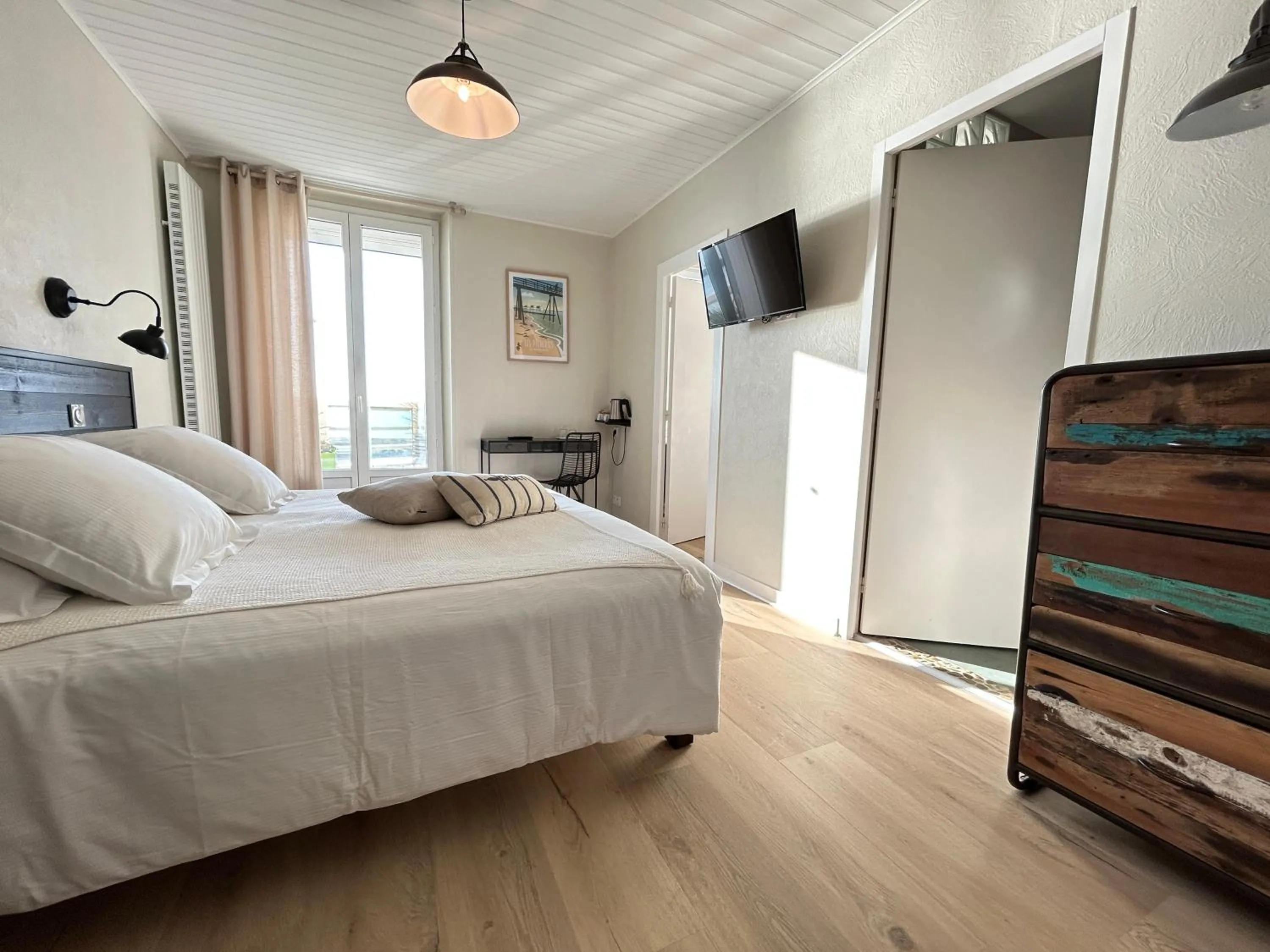 Bedroom, Bed in Hôtel de charme & SPA Le Grand Large