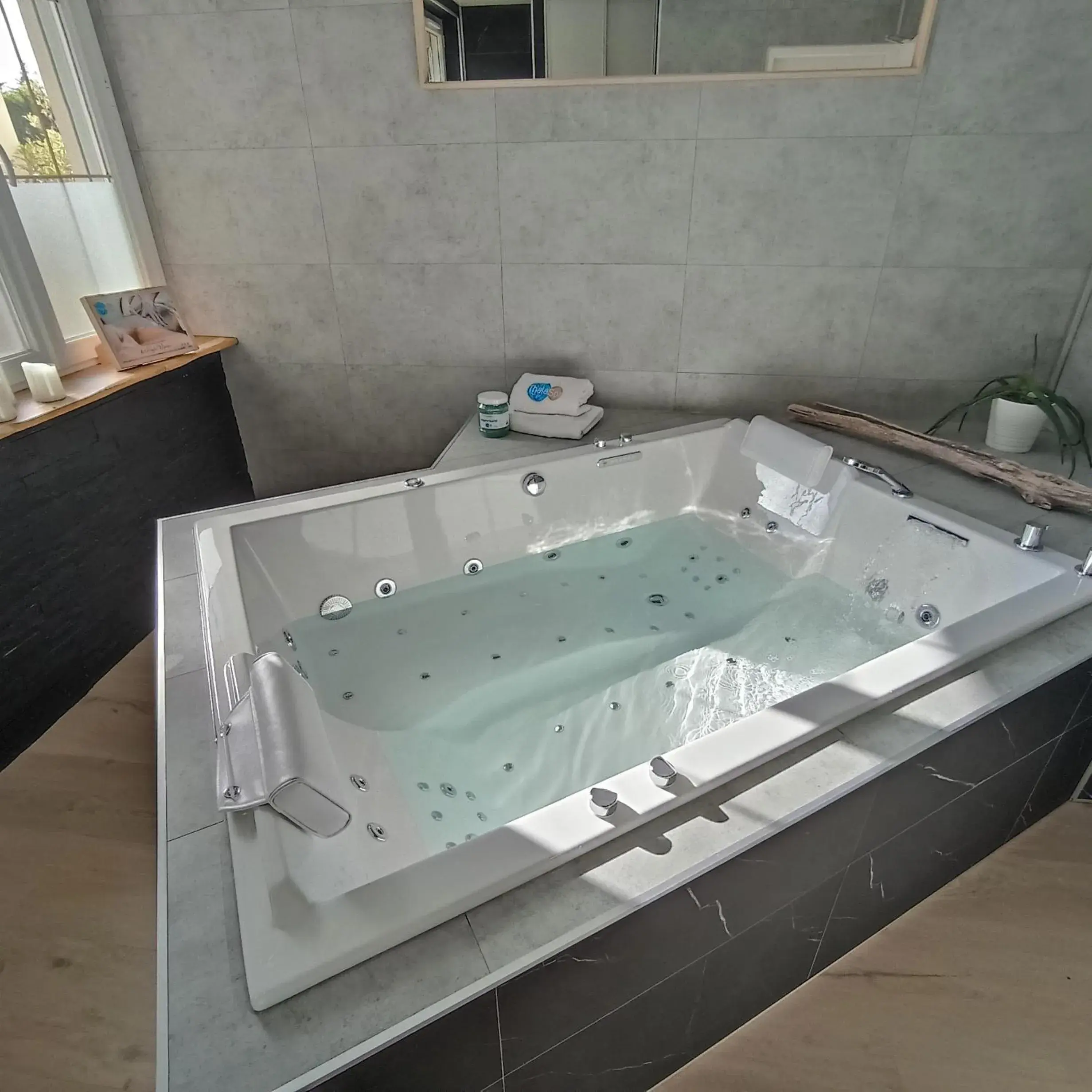 Spa and wellness centre/facilities in Hôtel de charme & SPA Le Grand Large Spa and wellness centre/facilities in Hôtel de charme & SPA Le Grand Large