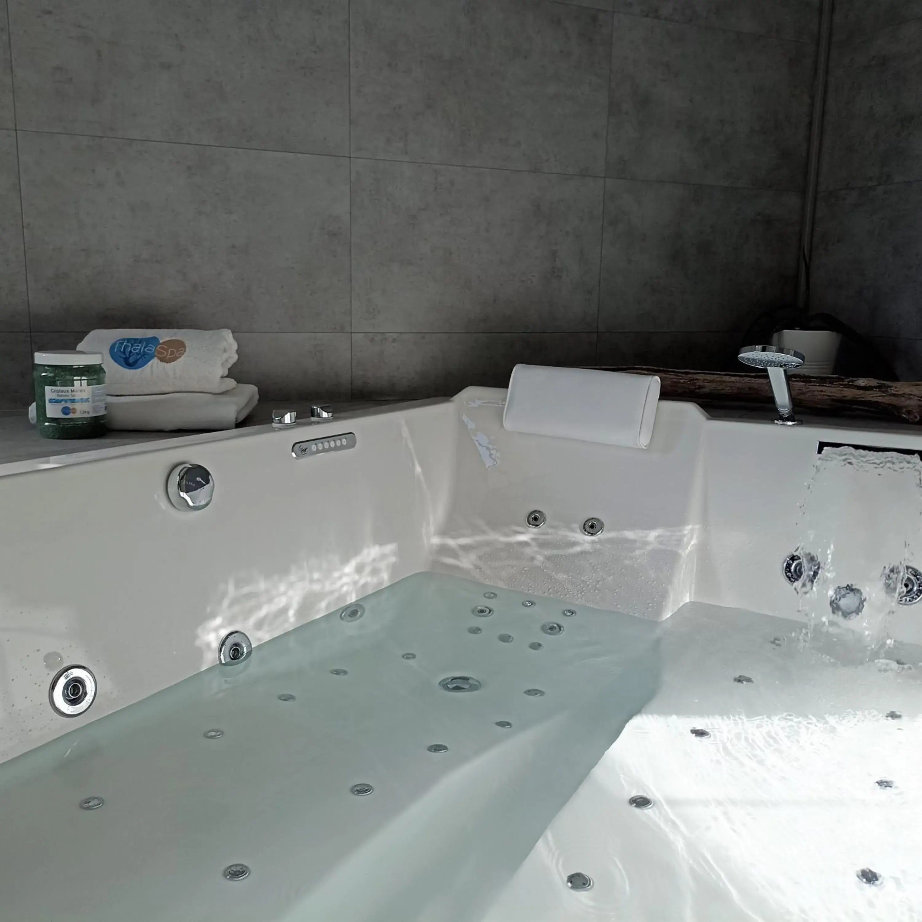 Spa and wellness centre/facilities in Hôtel de charme & SPA Le Grand Large Spa and wellness centre/facilities in Hôtel de charme & SPA Le Grand Large