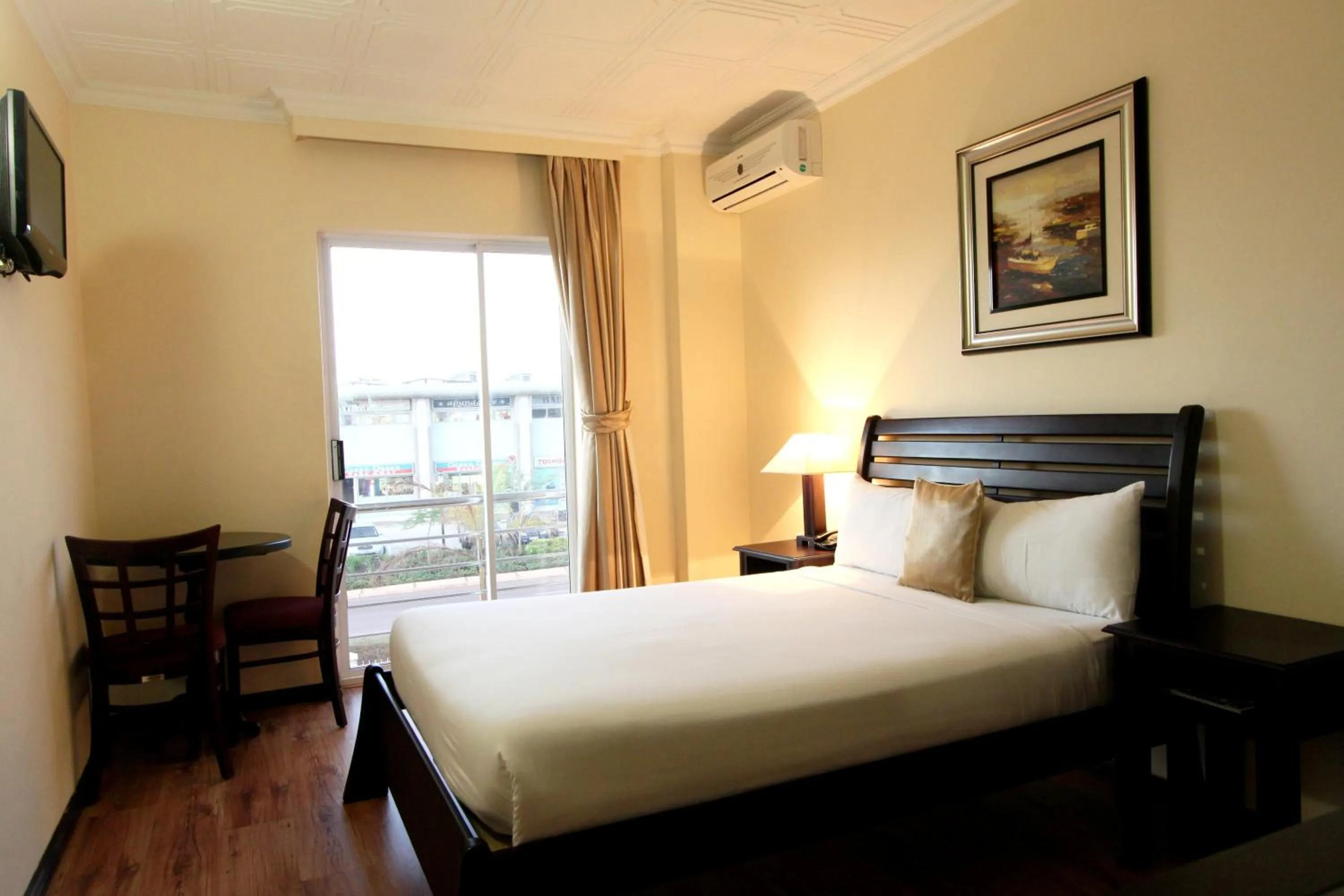 Photo of the whole room, Bed in Regal Inn Ballito