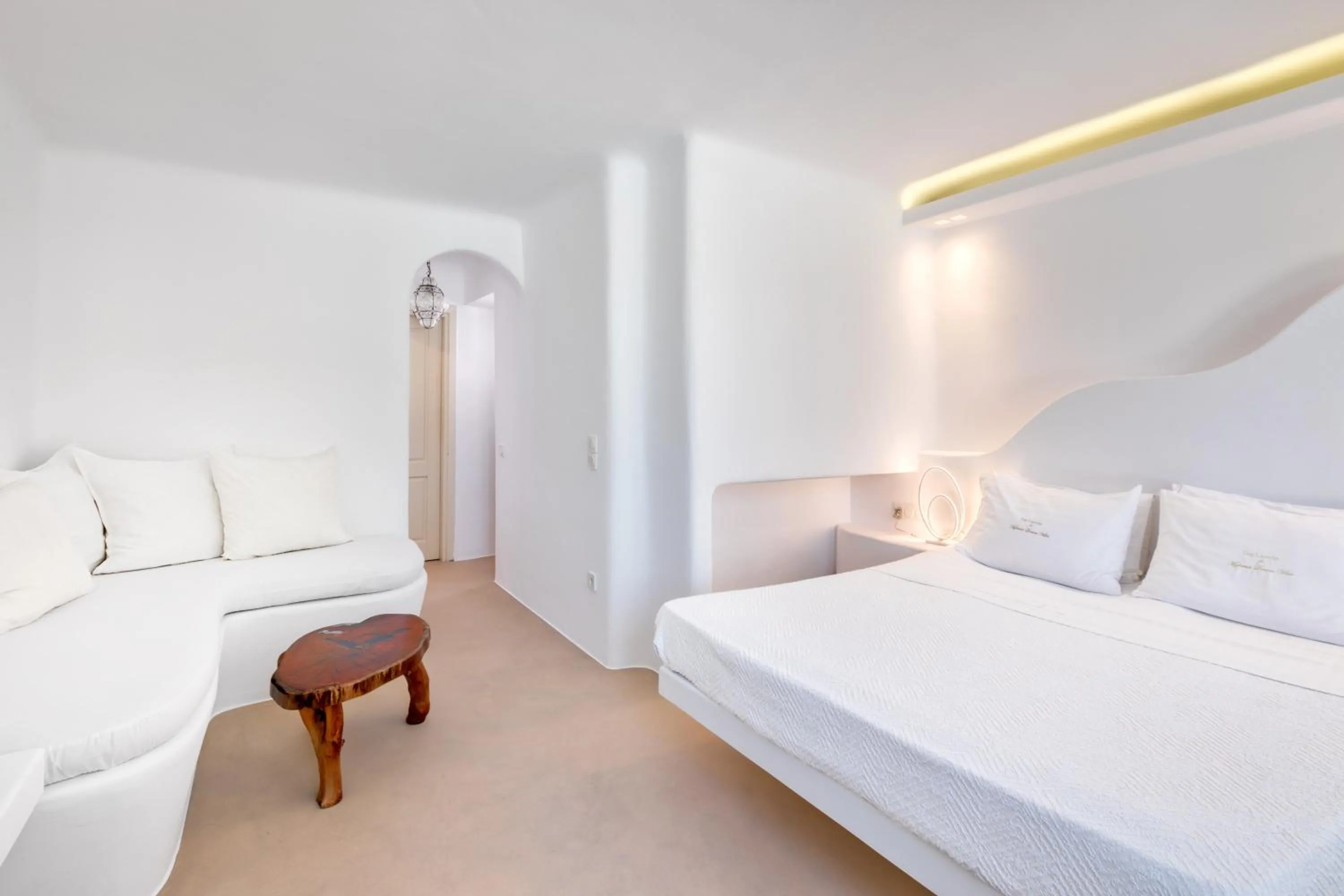 Bed in Mykonos Dream Villas