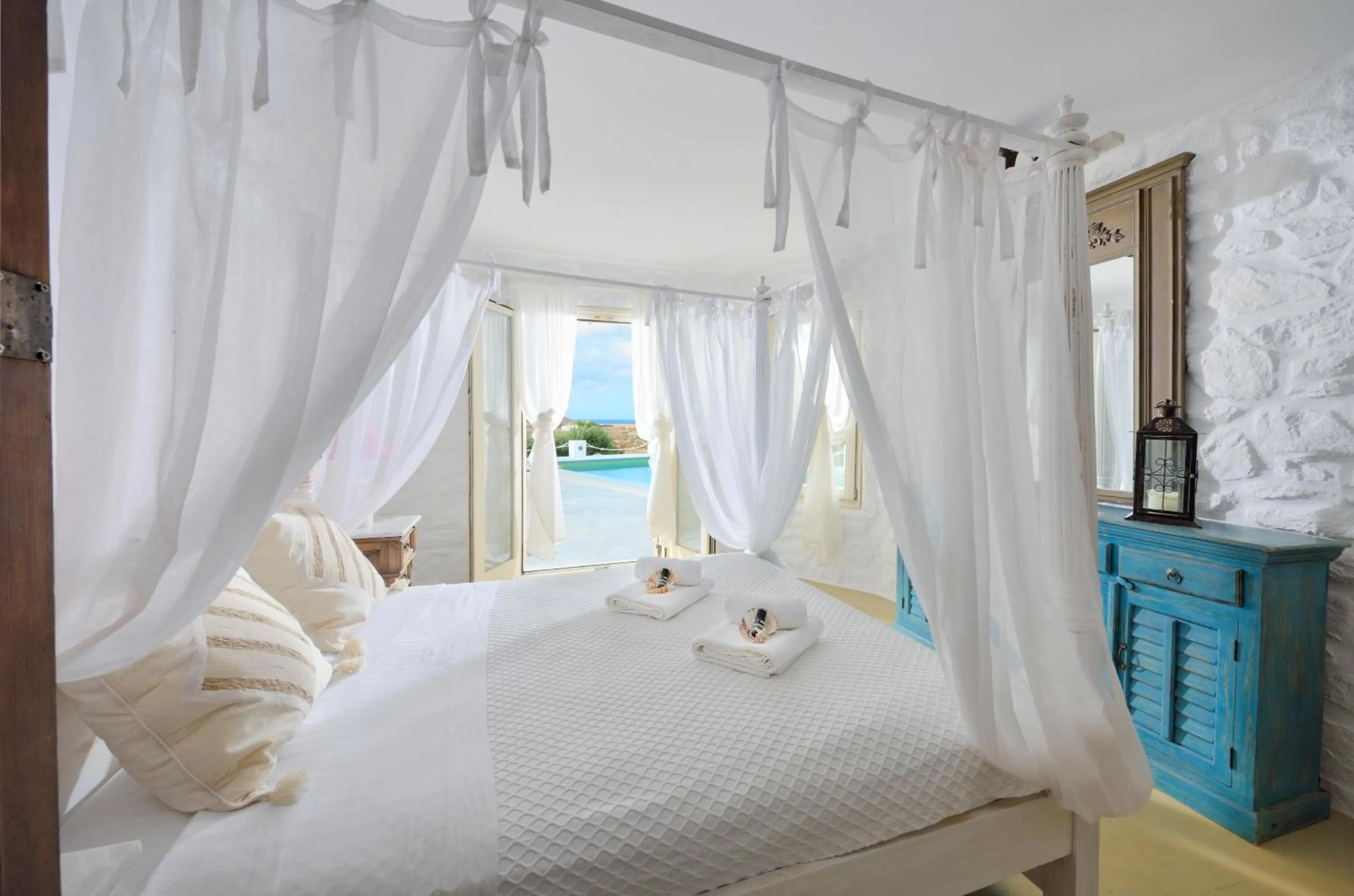 Bed in Mykonos Dream Villas