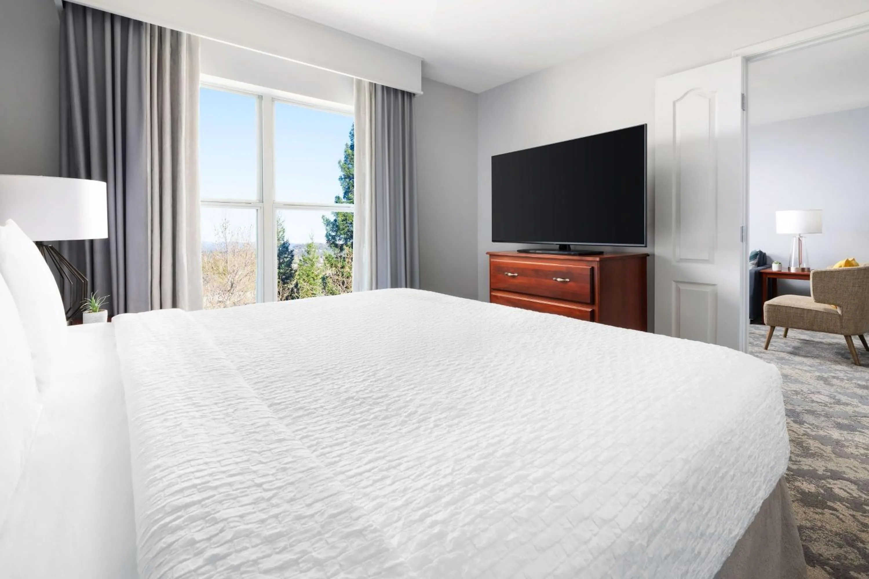 Bed in Homewood Suites by Hilton Sacramento/Roseville