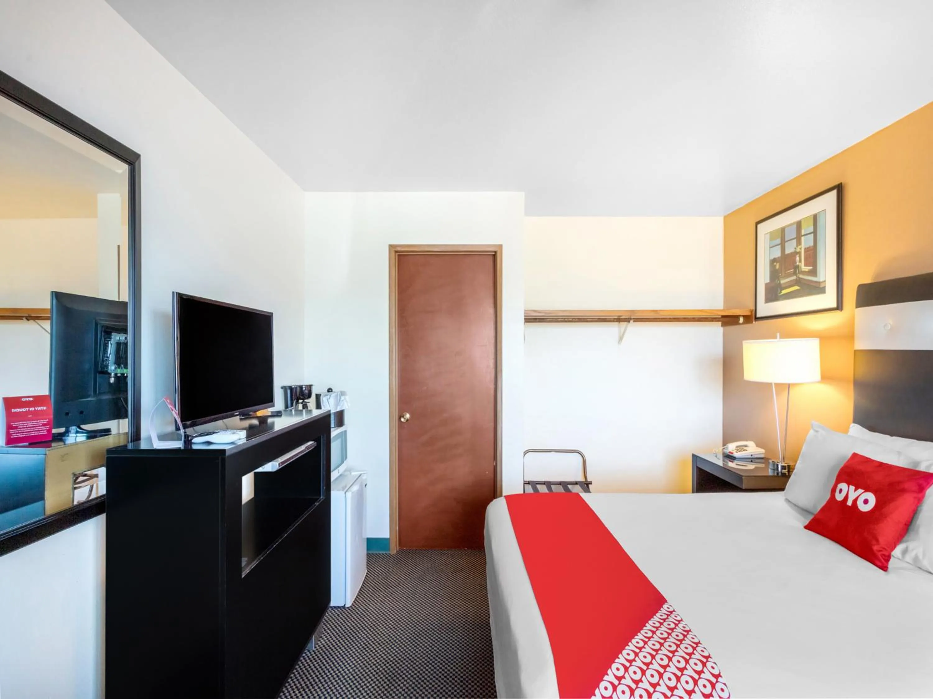 Bedroom, Bed in Arlington Motor Inn