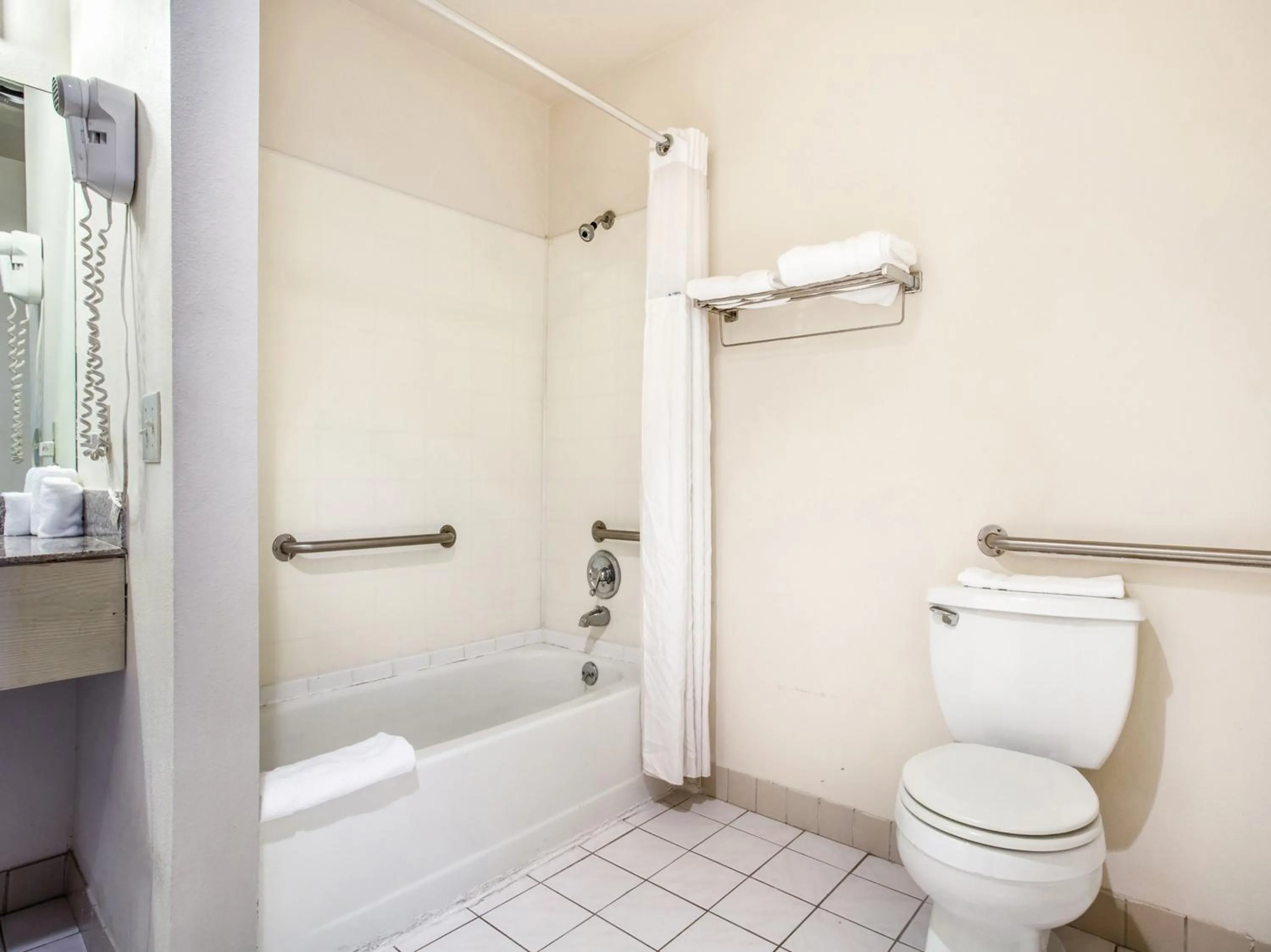 Bathroom in Arlington Motor Inn