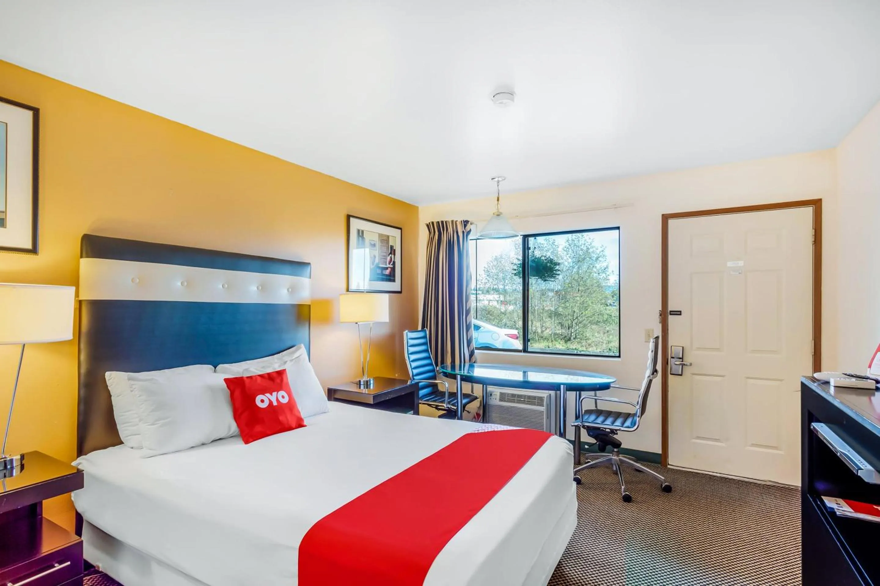 Bedroom, Bed in Arlington Motor Inn