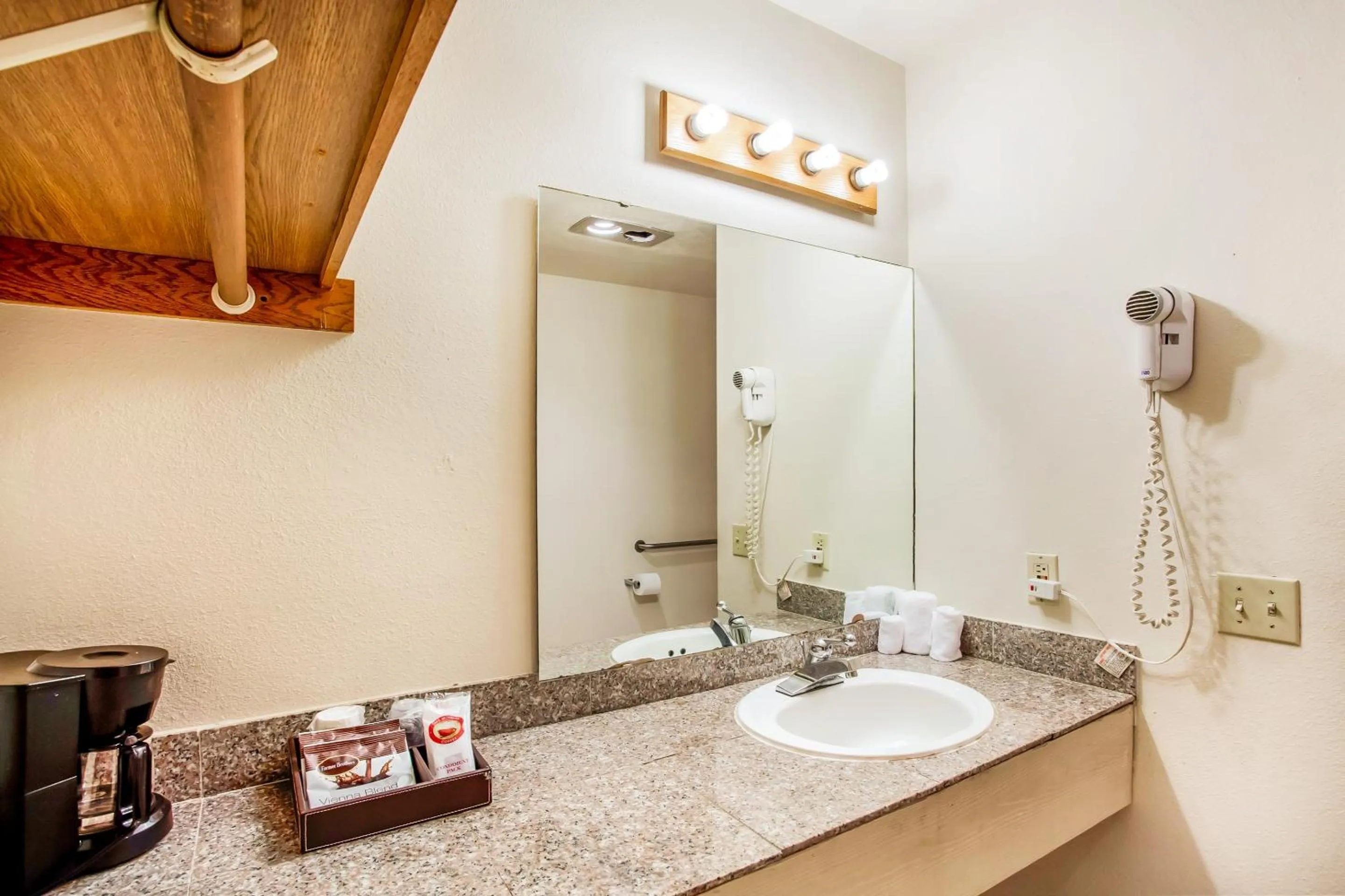 Bathroom in Arlington Motor Inn