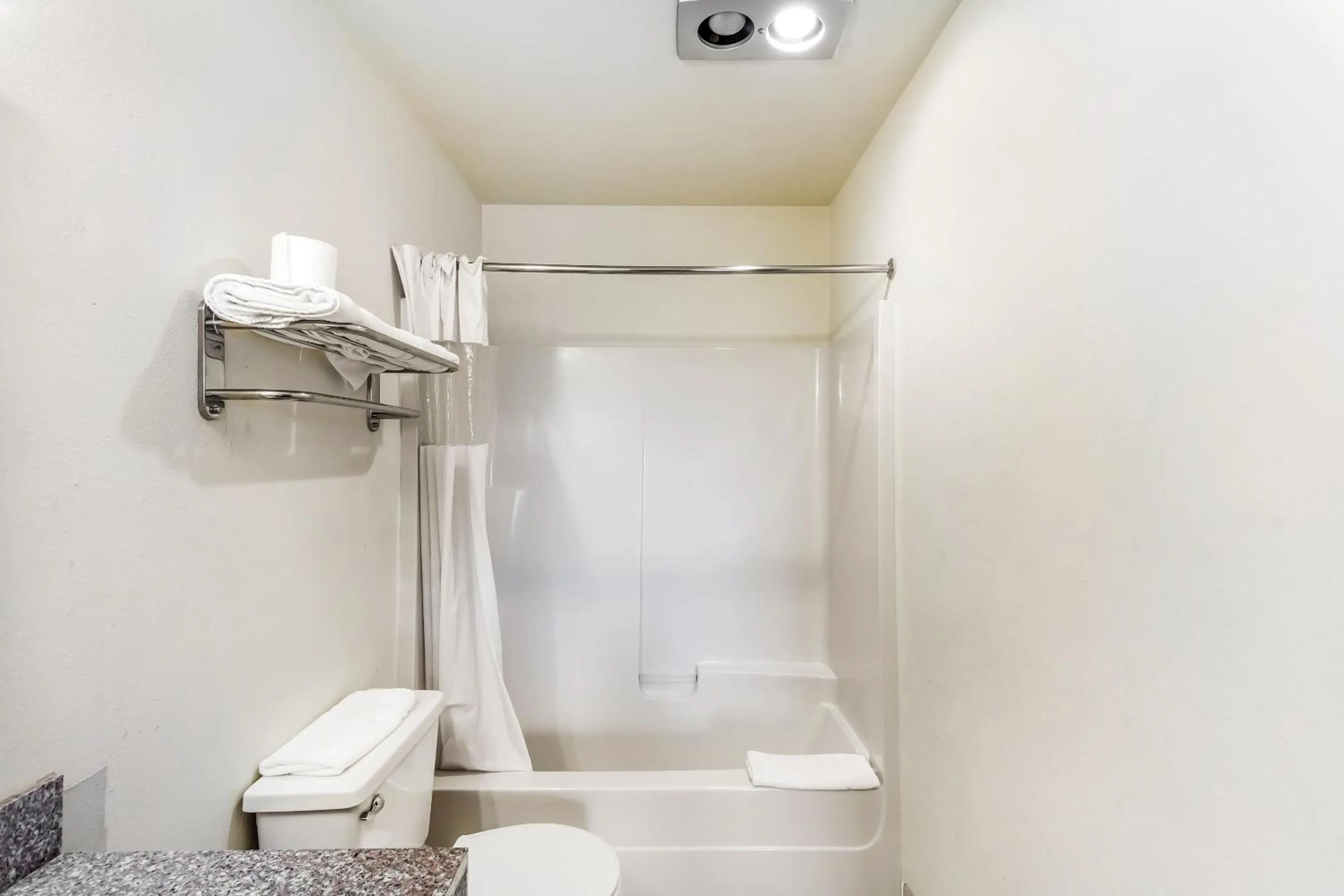 Bathroom in Arlington Motor Inn